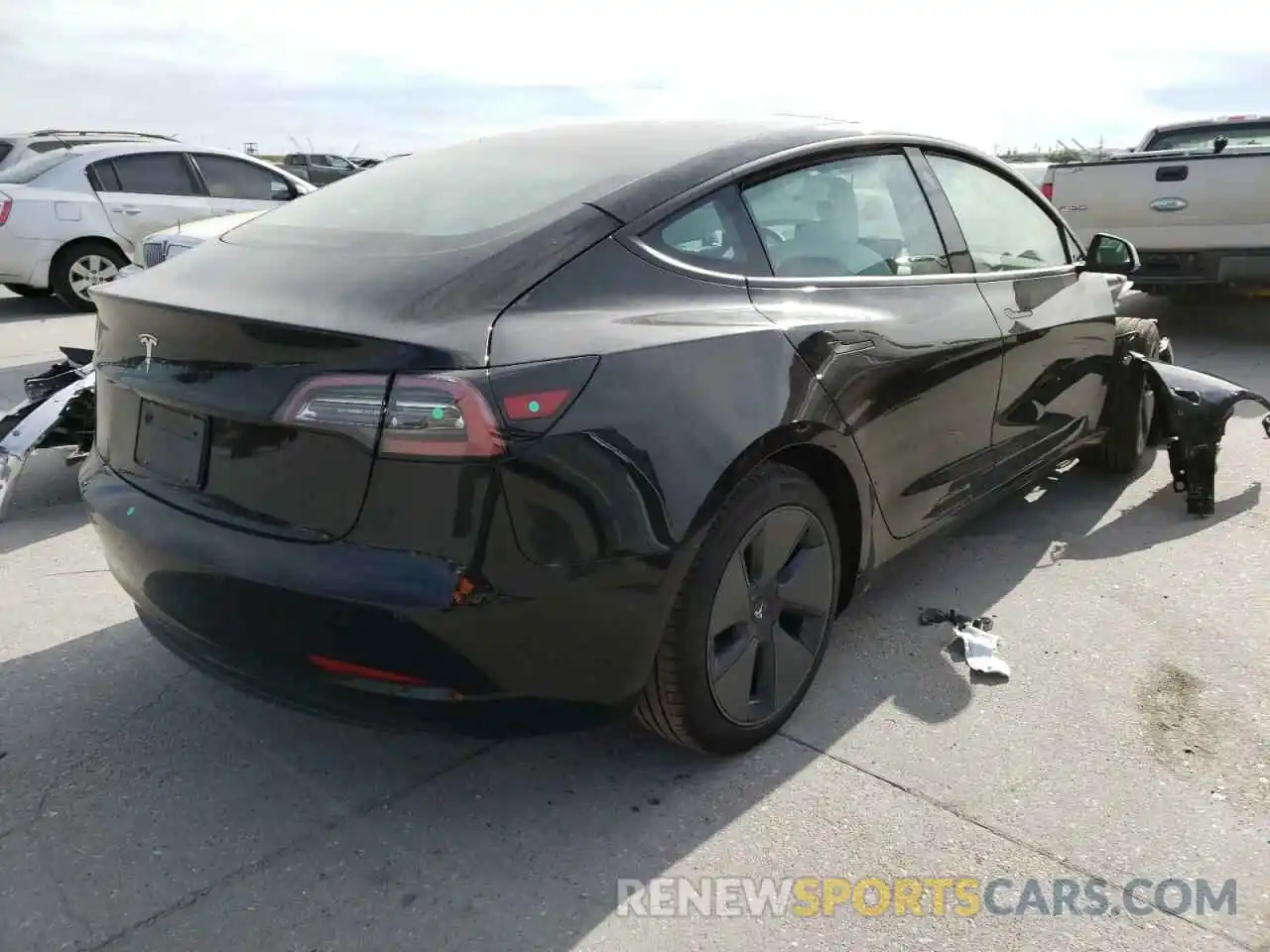 4 Photograph of a damaged car 5YJ3E1EA2MF973121 TESLA MODEL 3 2021