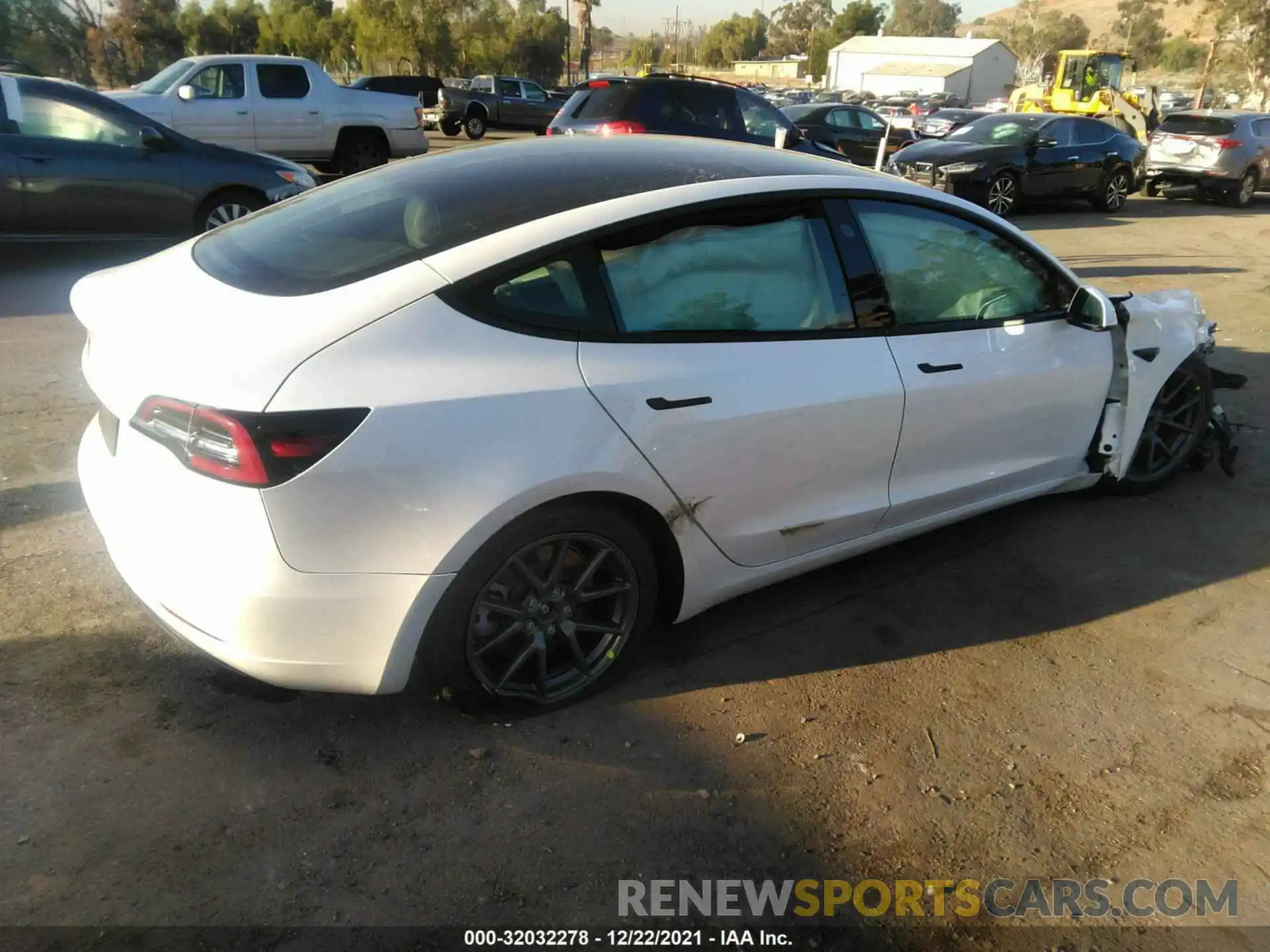 4 Photograph of a damaged car 5YJ3E1EA2MF976956 TESLA MODEL 3 2021