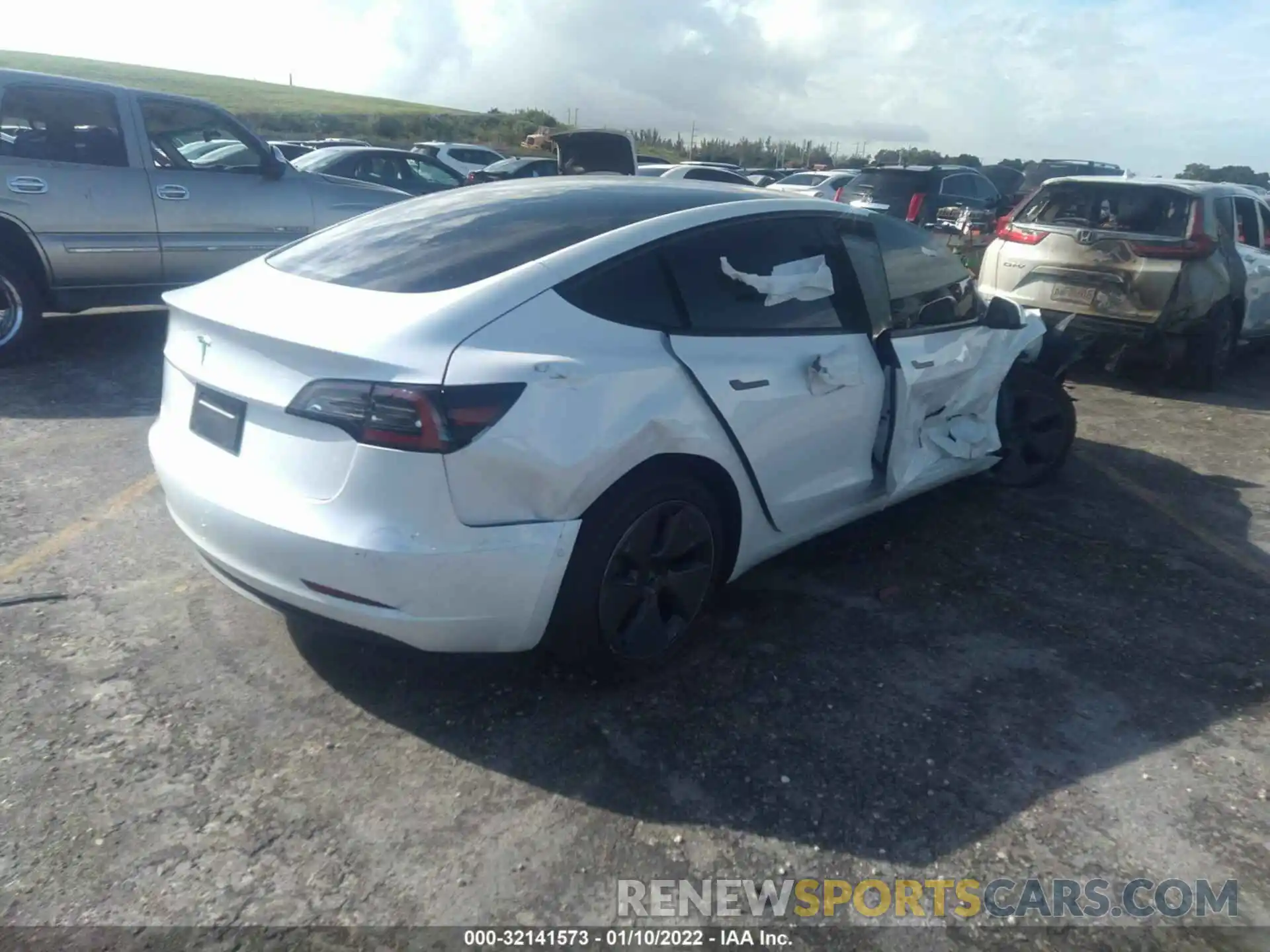 4 Photograph of a damaged car 5YJ3E1EA2MF985463 TESLA MODEL 3 2021