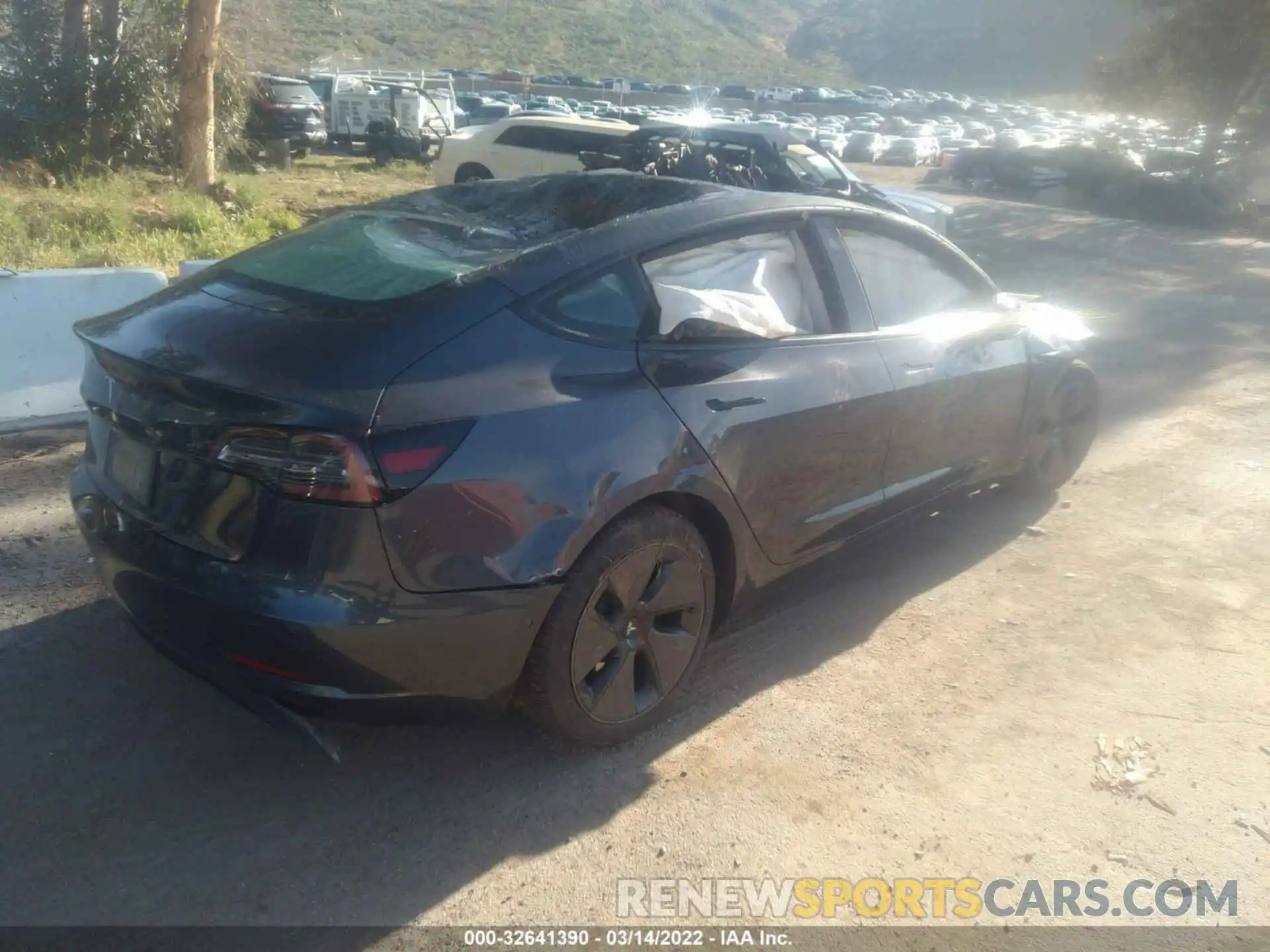 4 Photograph of a damaged car 5YJ3E1EA2MF985642 TESLA MODEL 3 2021