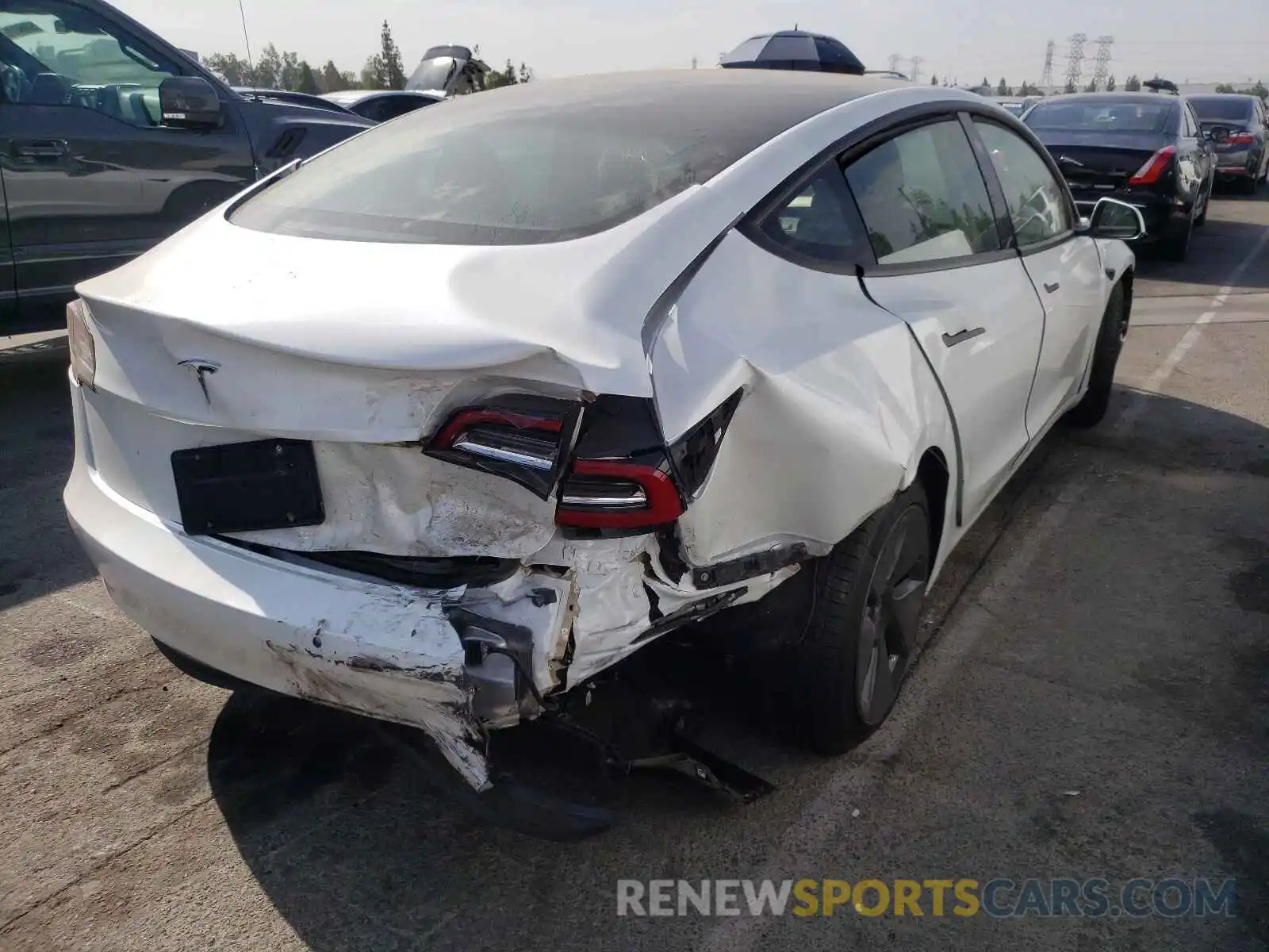 4 Photograph of a damaged car 5YJ3E1EA2MF992557 TESLA MODEL 3 2021