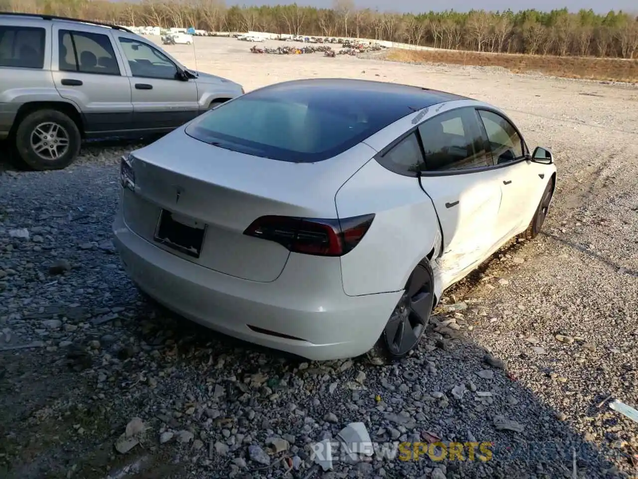 4 Photograph of a damaged car 5YJ3E1EA3MF085302 TESLA MODEL 3 2021