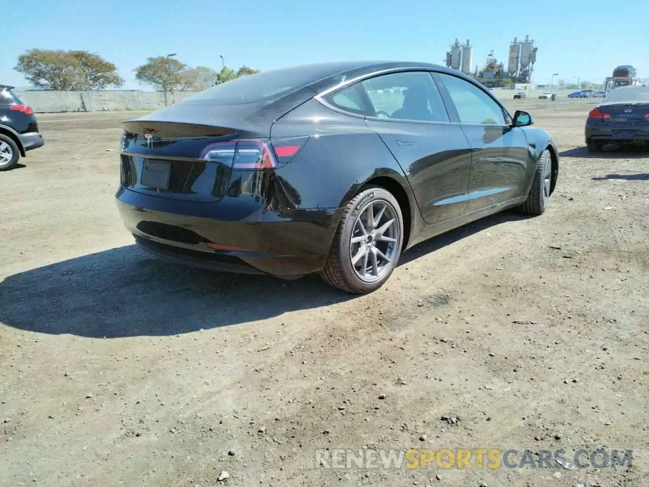 4 Photograph of a damaged car 5YJ3E1EA3MF090824 TESLA MODEL 3 2021