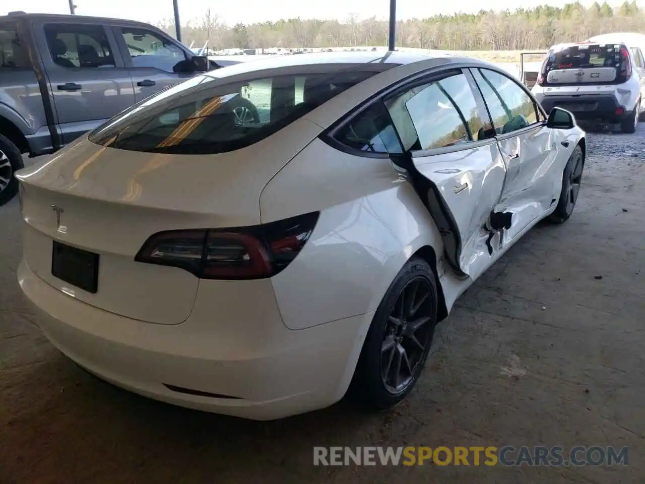 4 Photograph of a damaged car 5YJ3E1EA3MF861380 TESLA MODEL 3 2021