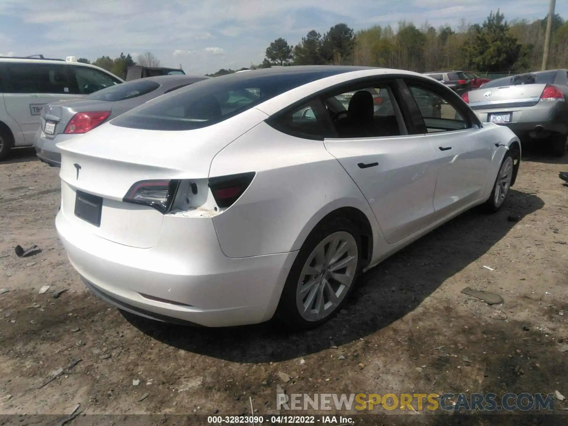 4 Photograph of a damaged car 5YJ3E1EA3MF921965 TESLA MODEL 3 2021