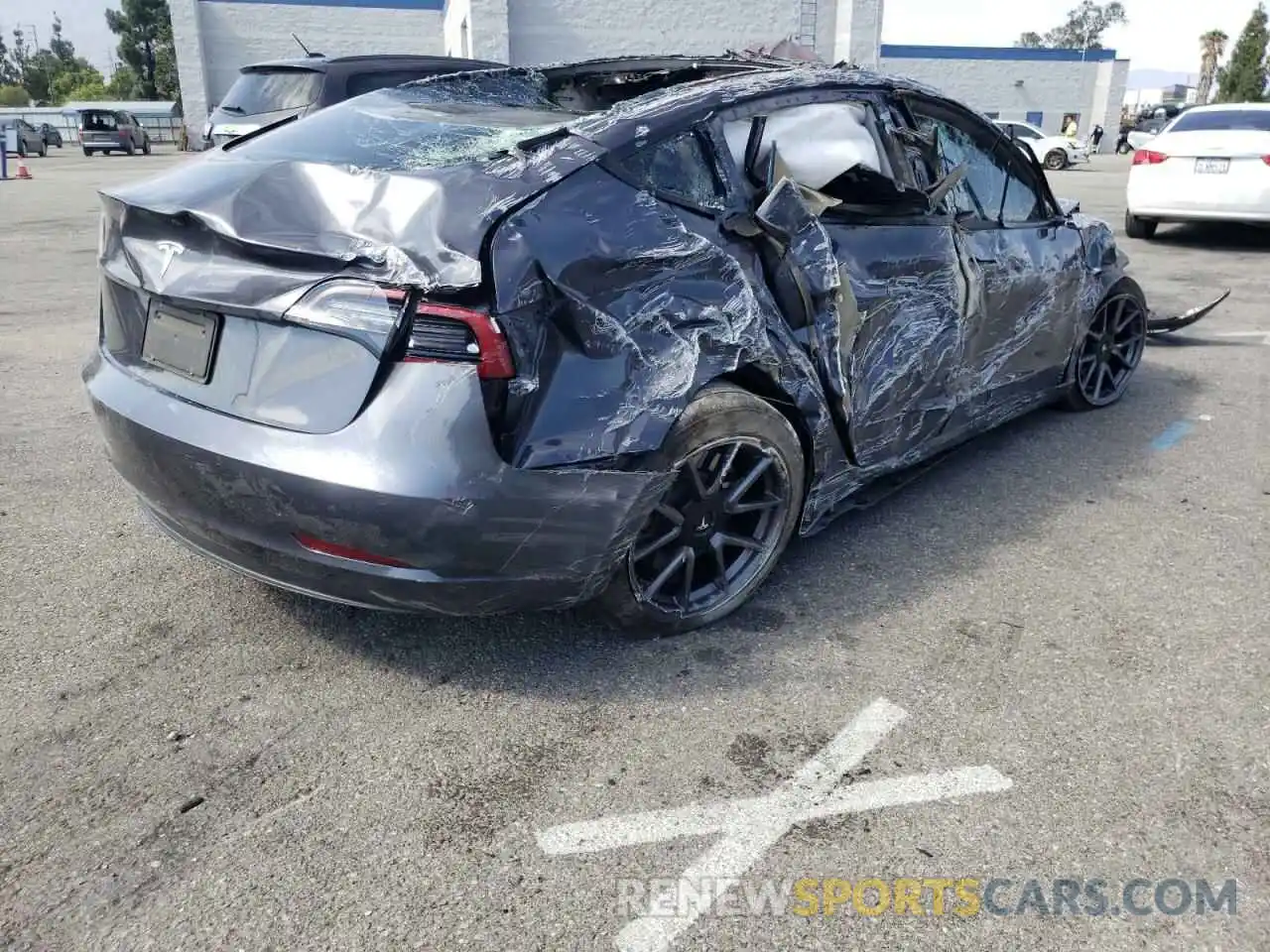 4 Photograph of a damaged car 5YJ3E1EA3MF922033 TESLA MODEL 3 2021