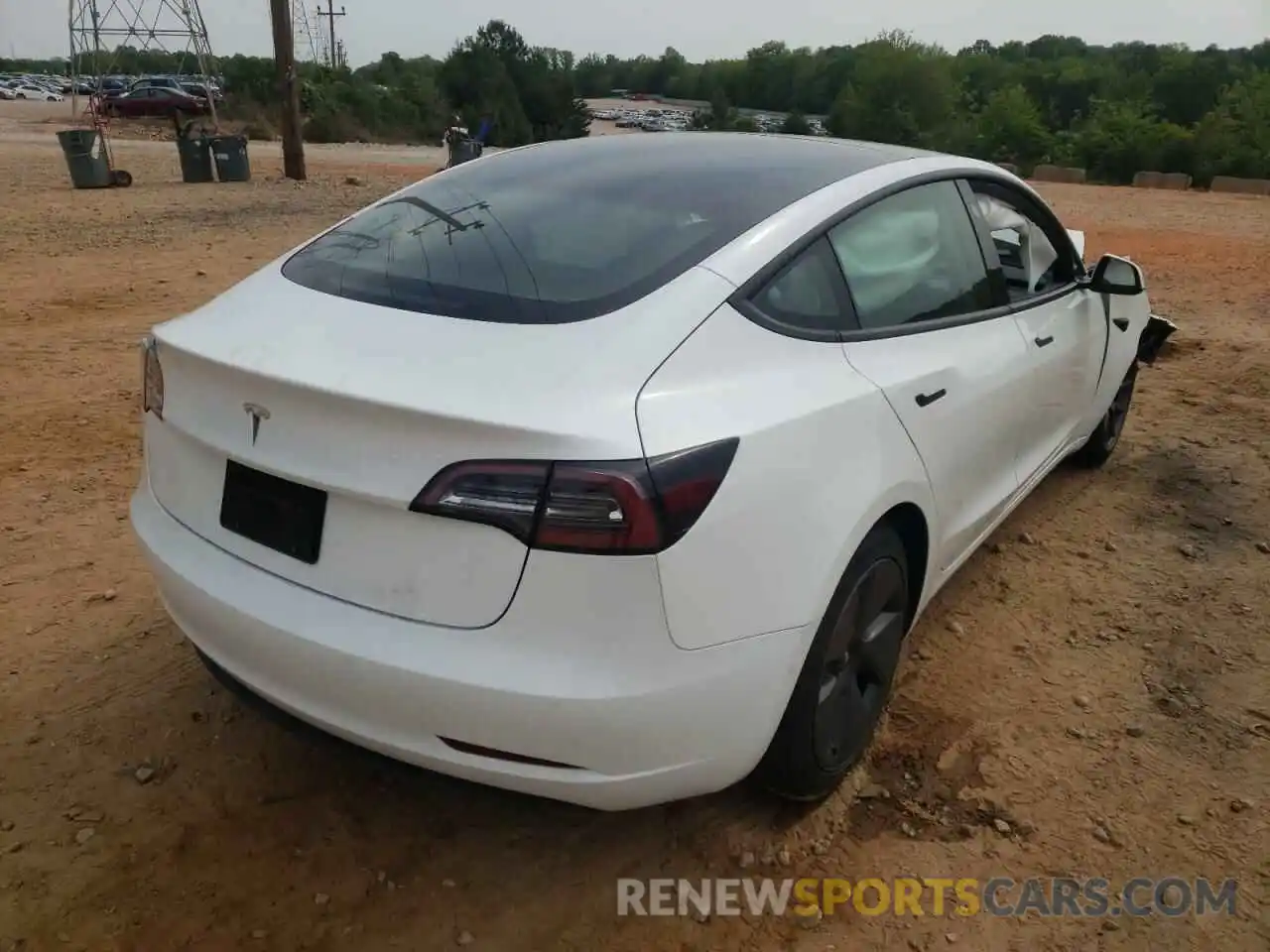 4 Photograph of a damaged car 5YJ3E1EA3MF923490 TESLA MODEL 3 2021