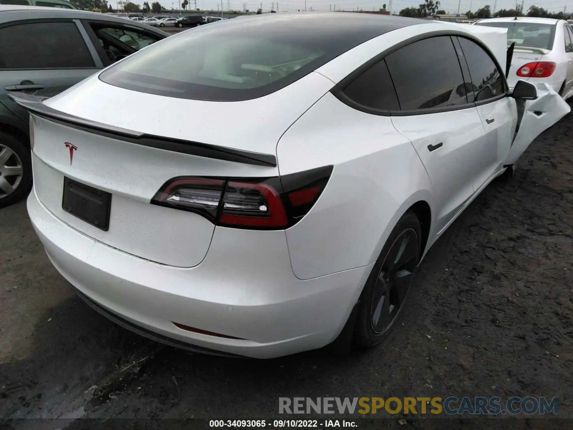 4 Photograph of a damaged car 5YJ3E1EA3MF938782 TESLA MODEL 3 2021