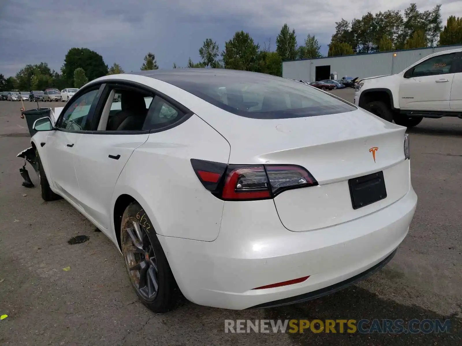 3 Photograph of a damaged car 5YJ3E1EA3MF943030 TESLA MODEL 3 2021