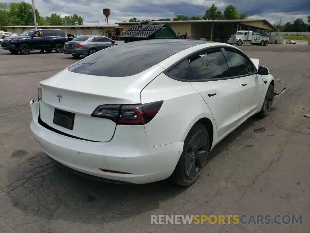 4 Photograph of a damaged car 5YJ3E1EA3MF976898 TESLA MODEL 3 2021