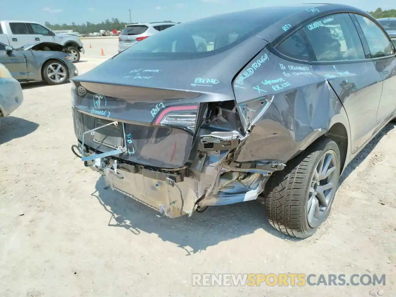 9 Photograph of a damaged car 5YJ3E1EA4MF085597 TESLA MODEL 3 2021