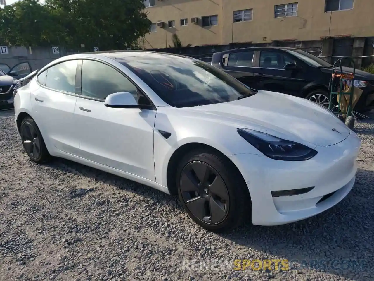 1 Photograph of a damaged car 5YJ3E1EA4MF085762 TESLA MODEL 3 2021