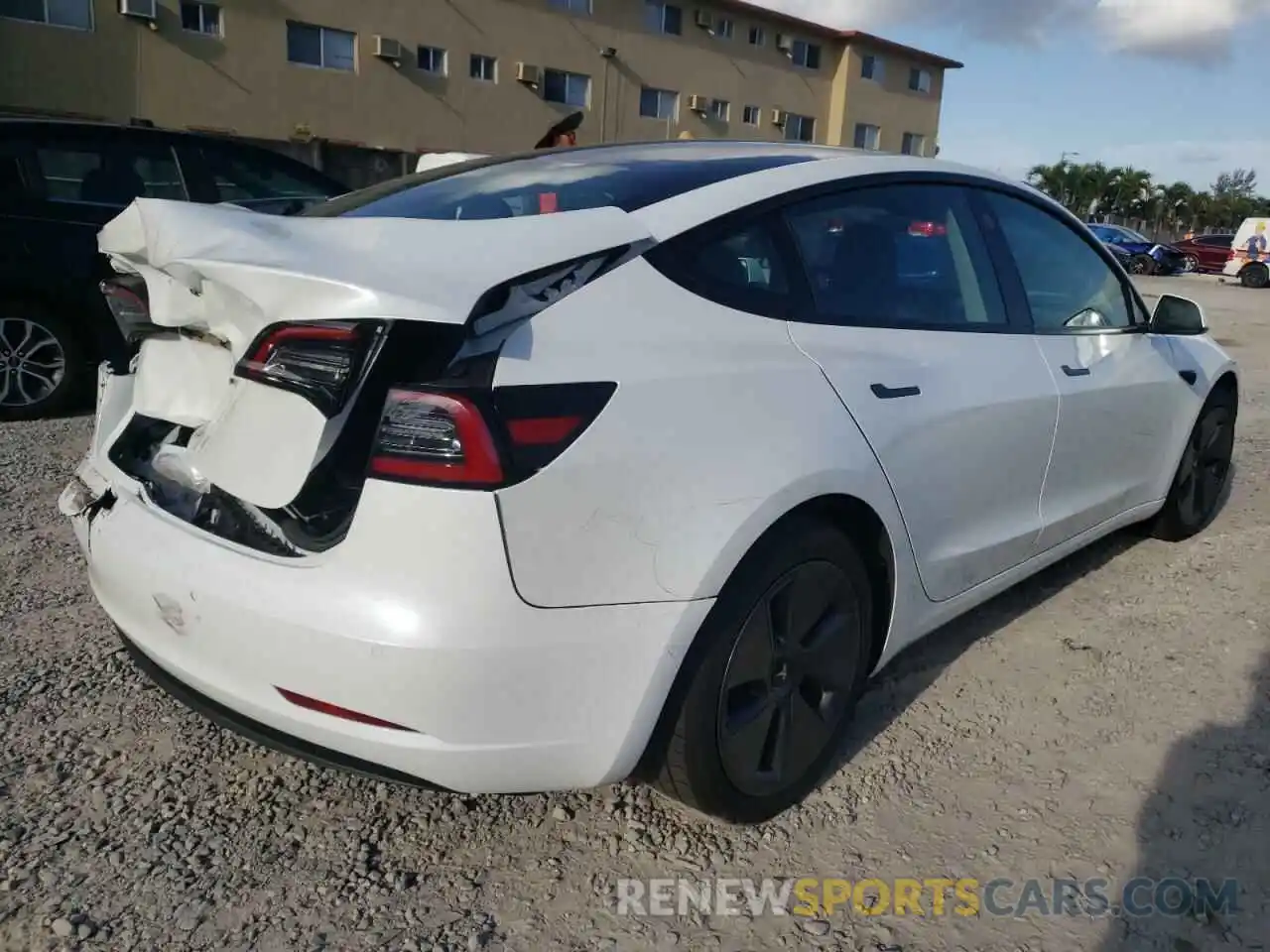 4 Photograph of a damaged car 5YJ3E1EA4MF085762 TESLA MODEL 3 2021