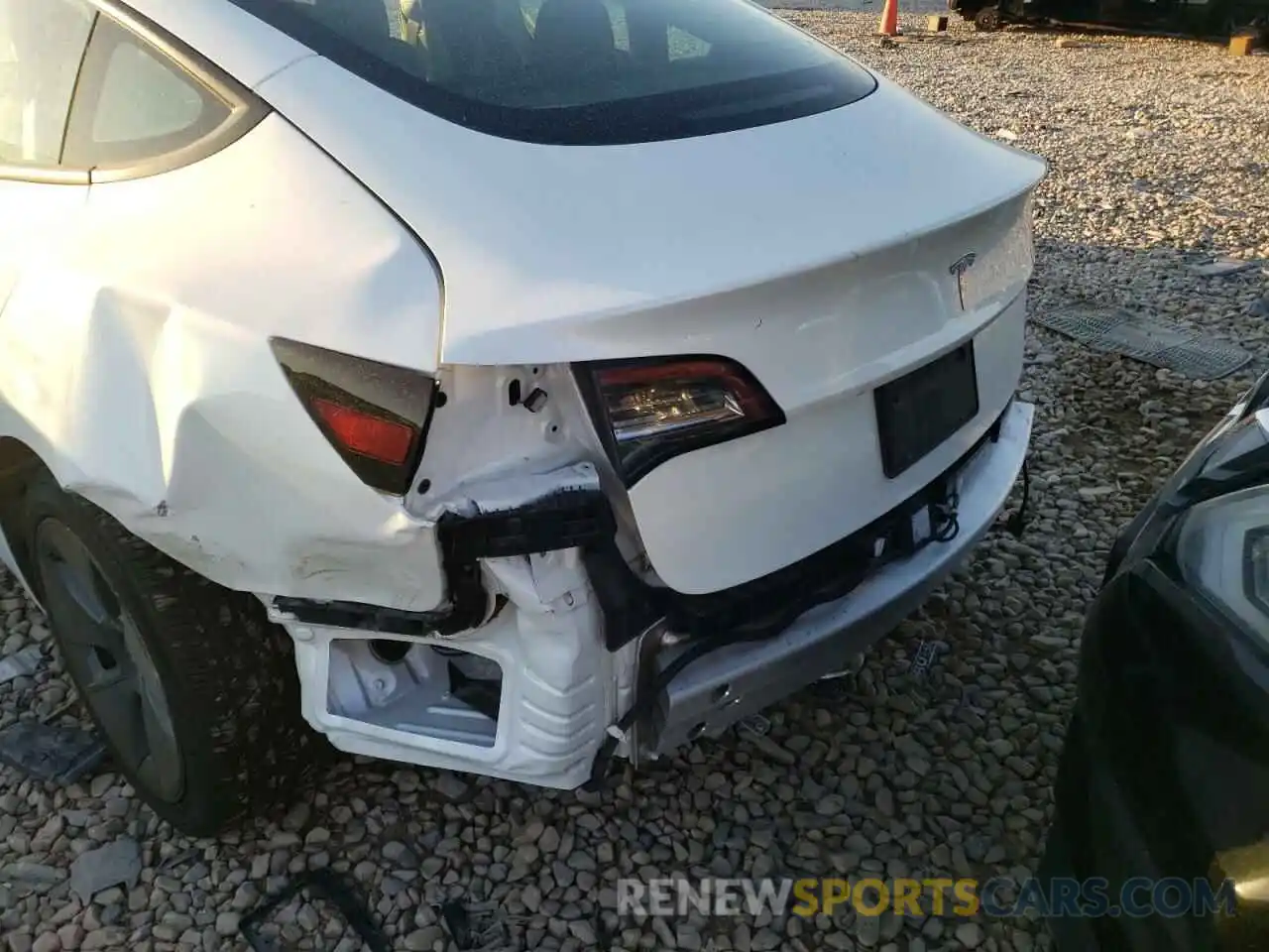 9 Photograph of a damaged car 5YJ3E1EA4MF090024 TESLA MODEL 3 2021