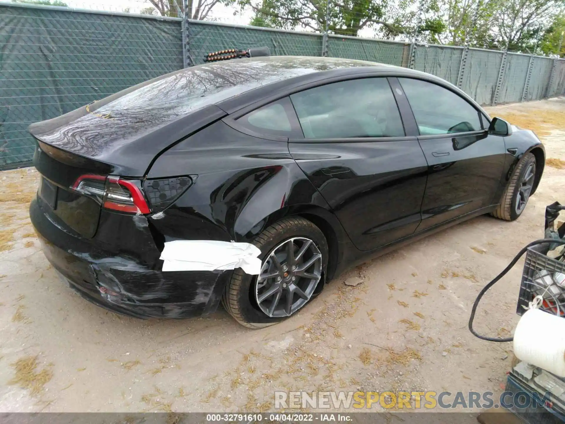 4 Photograph of a damaged car 5YJ3E1EA4MF093828 TESLA MODEL 3 2021