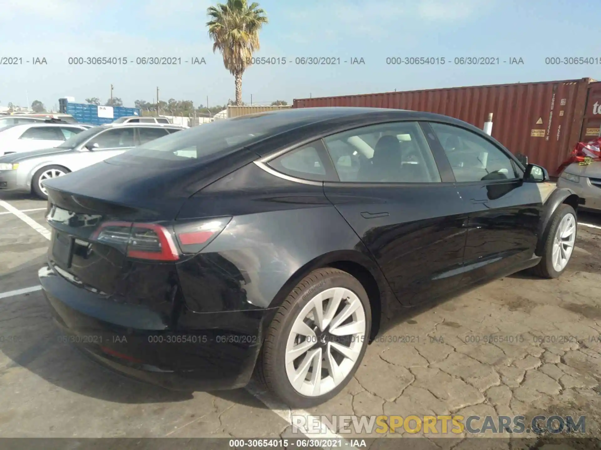 4 Photograph of a damaged car 5YJ3E1EA4MF908075 TESLA MODEL 3 2021