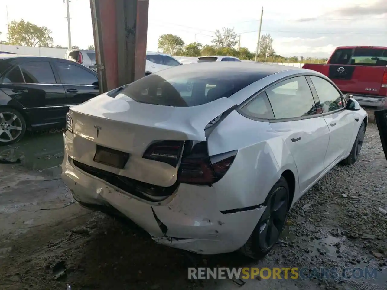 4 Photograph of a damaged car 5YJ3E1EA5MF058411 TESLA MODEL 3 2021