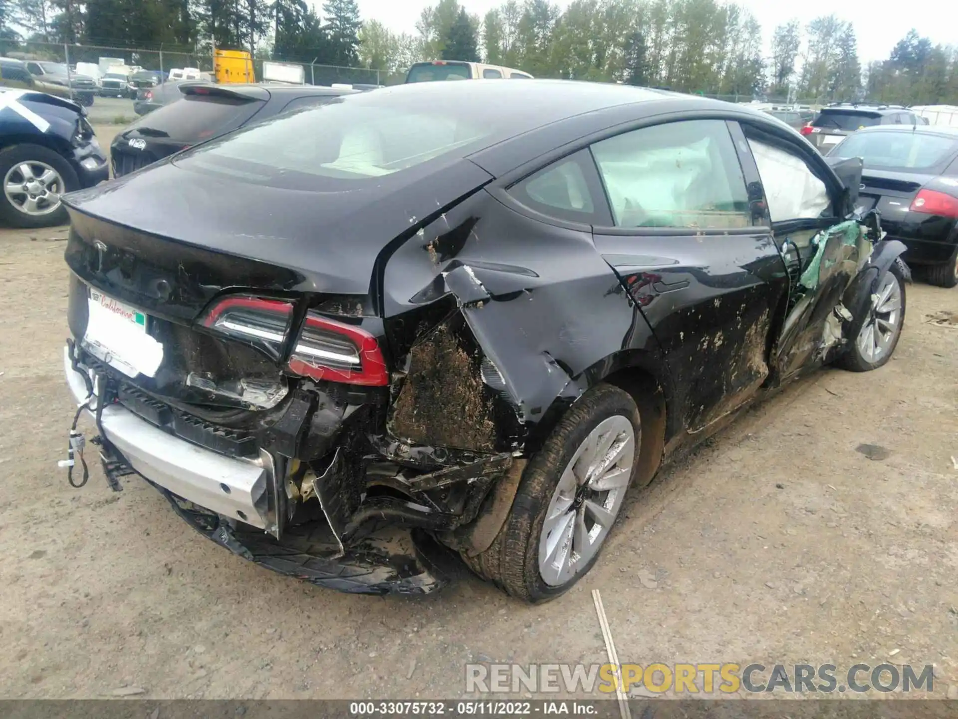 4 Photograph of a damaged car 5YJ3E1EA5MF065214 TESLA MODEL 3 2021