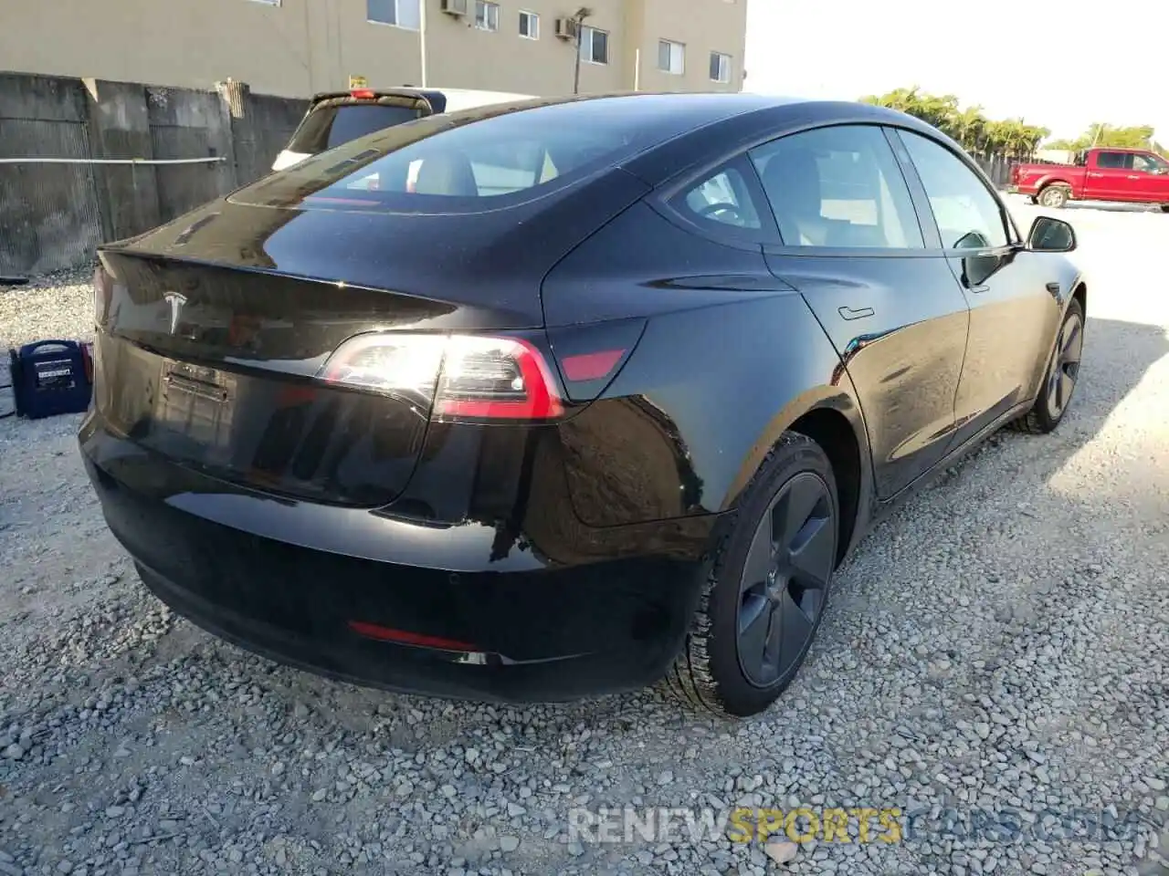 4 Photograph of a damaged car 5YJ3E1EA5MF088637 TESLA MODEL 3 2021