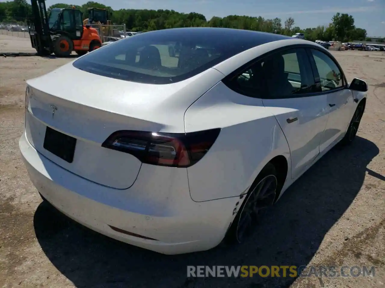 4 Photograph of a damaged car 5YJ3E1EA5MF092204 TESLA MODEL 3 2021