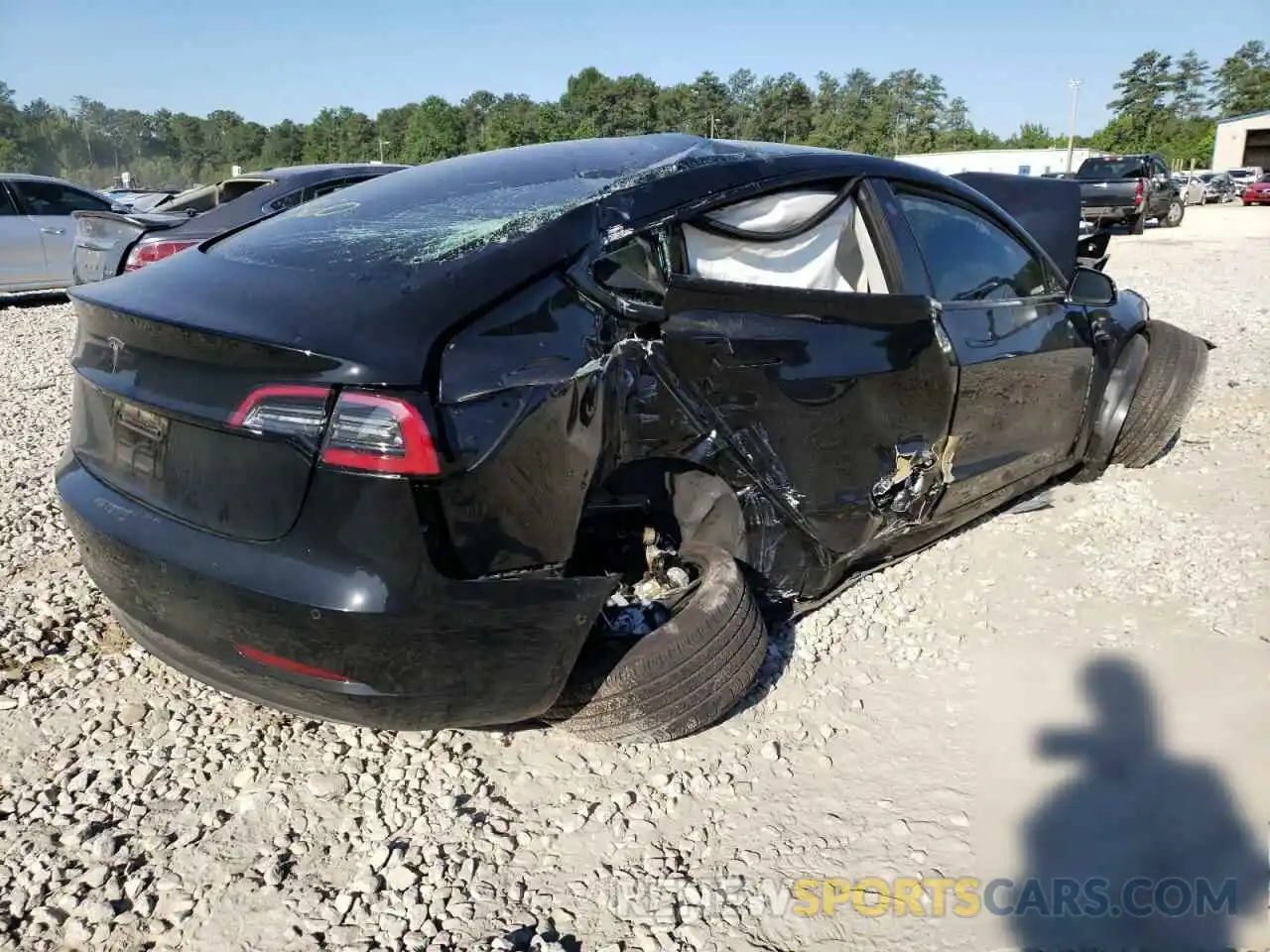 4 Photograph of a damaged car 5YJ3E1EA5MF097886 TESLA MODEL 3 2021