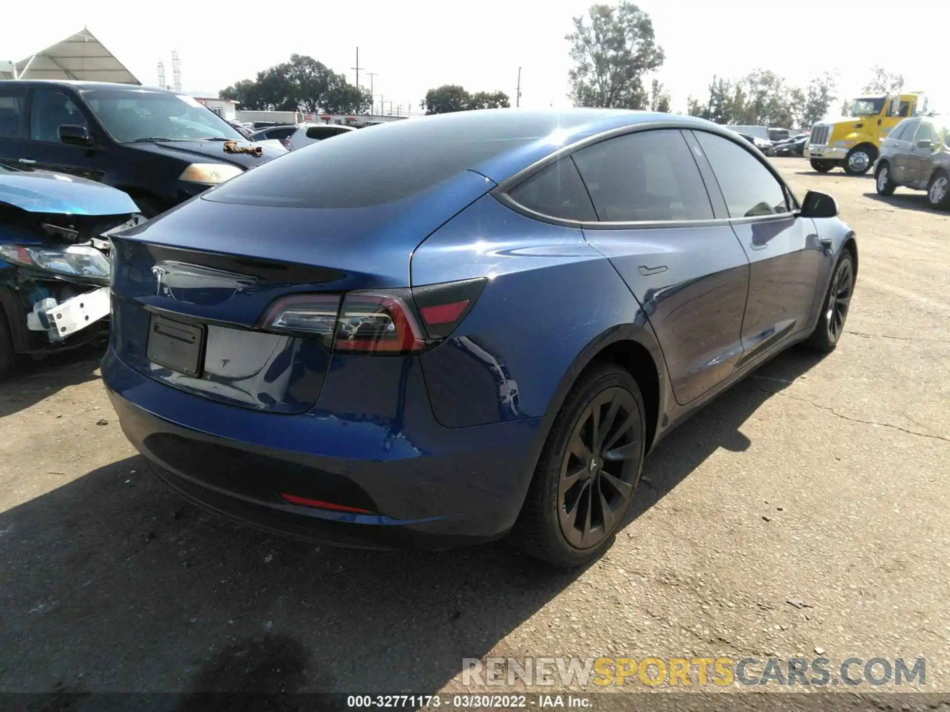 4 Photograph of a damaged car 5YJ3E1EA5MF870470 TESLA MODEL 3 2021