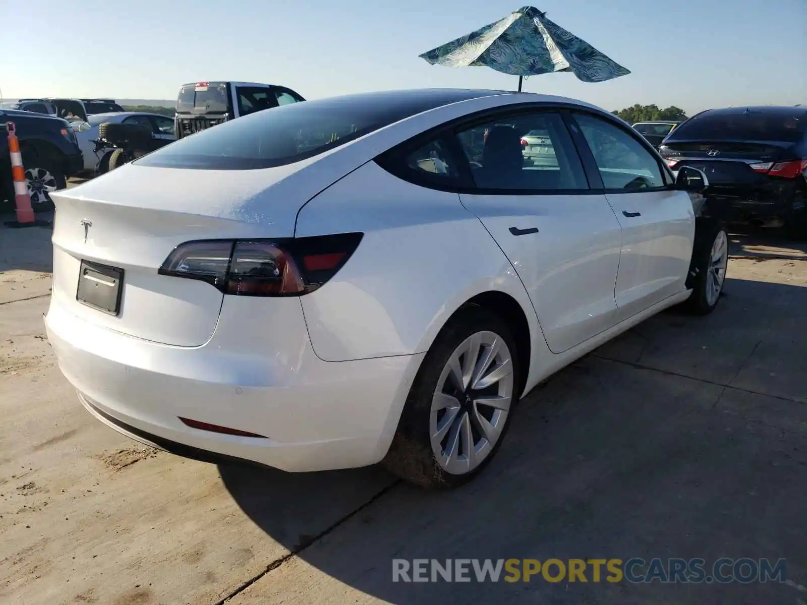 4 Photograph of a damaged car 5YJ3E1EA5MF913477 TESLA MODEL 3 2021