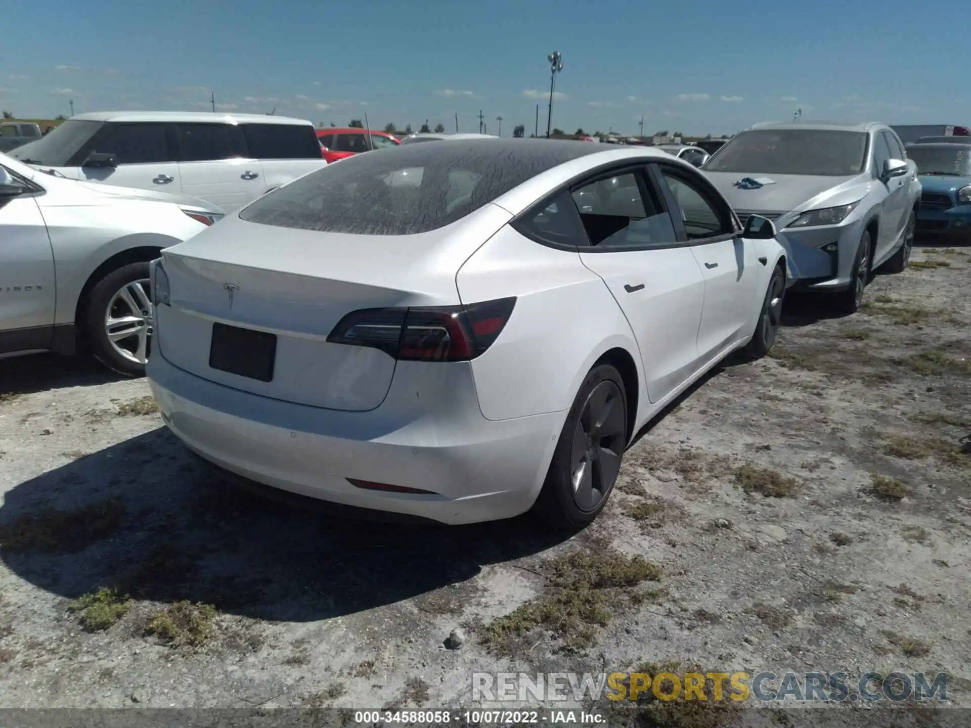 4 Photograph of a damaged car 5YJ3E1EA5MF922616 TESLA MODEL 3 2021