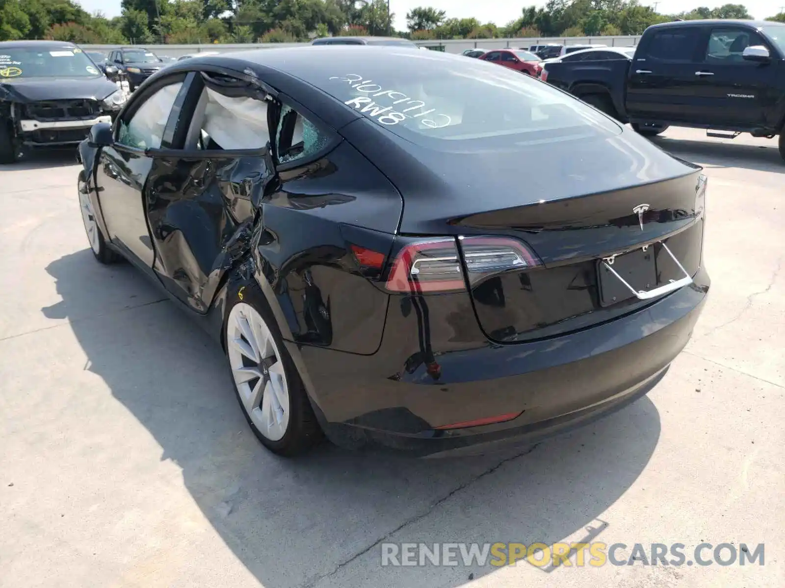 3 Photograph of a damaged car 5YJ3E1EA5MF925841 TESLA MODEL 3 2021