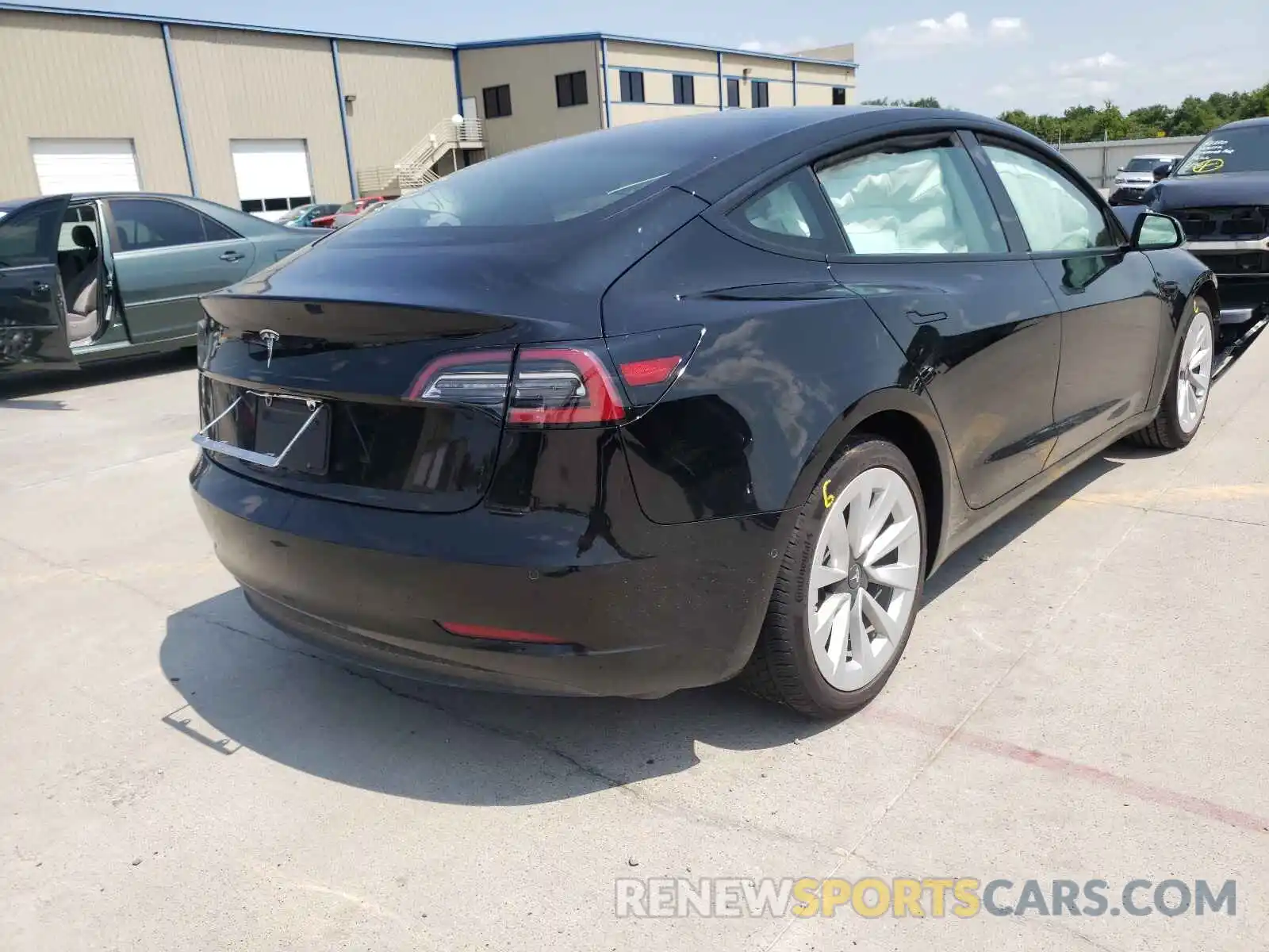 4 Photograph of a damaged car 5YJ3E1EA5MF925841 TESLA MODEL 3 2021