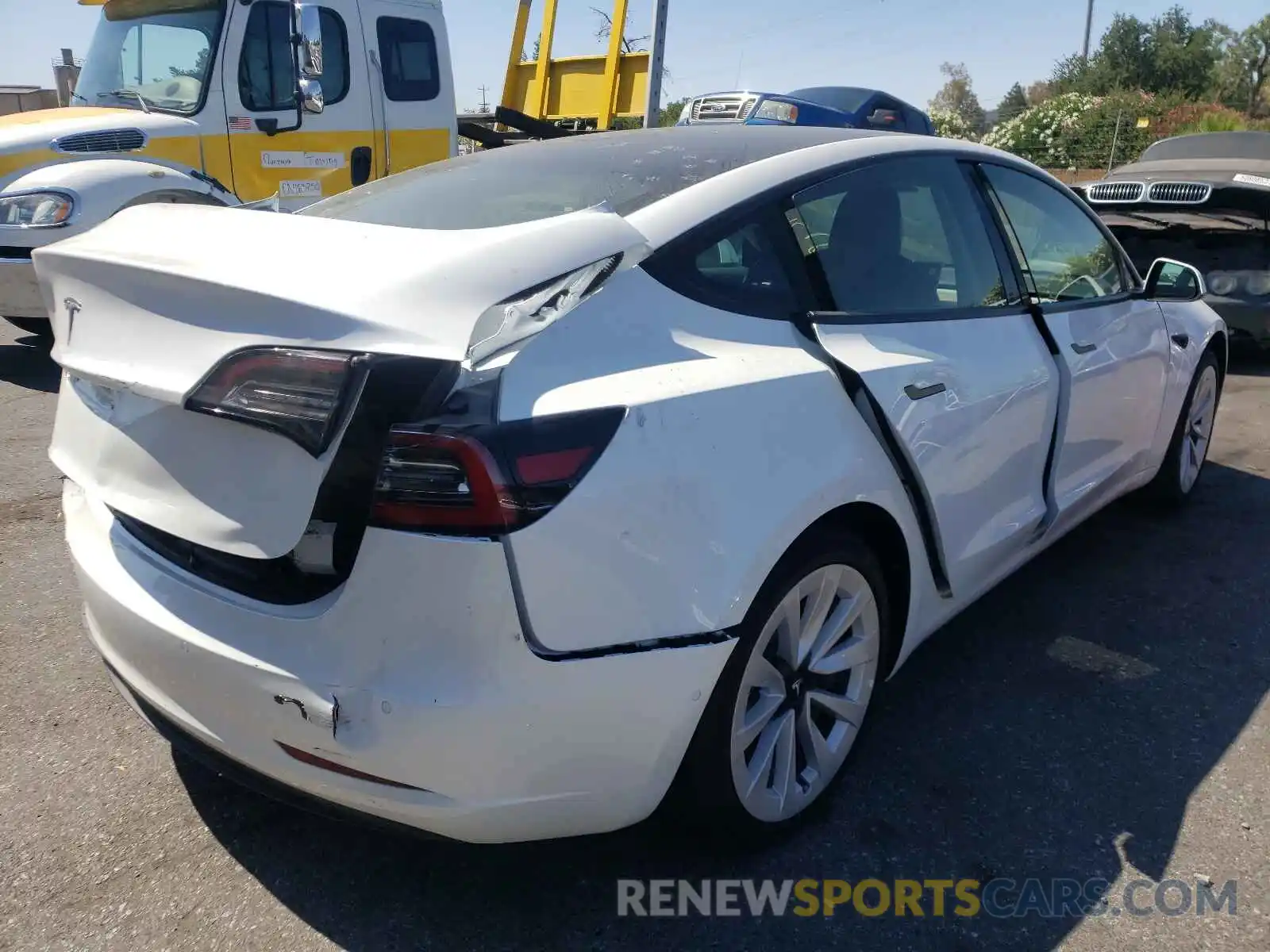 4 Photograph of a damaged car 5YJ3E1EA5MF937245 TESLA MODEL 3 2021