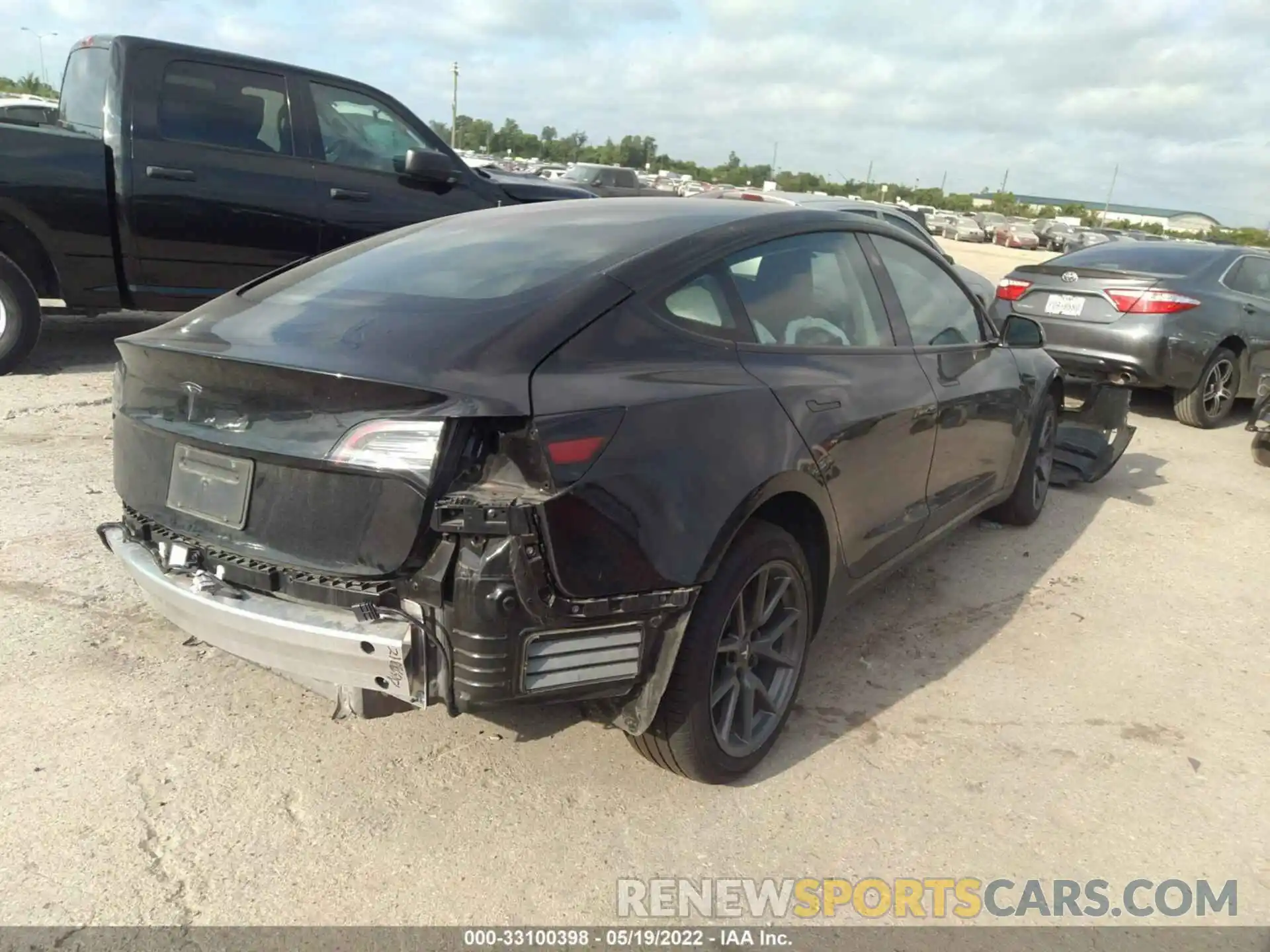 4 Photograph of a damaged car 5YJ3E1EA5MF985330 TESLA MODEL 3 2021