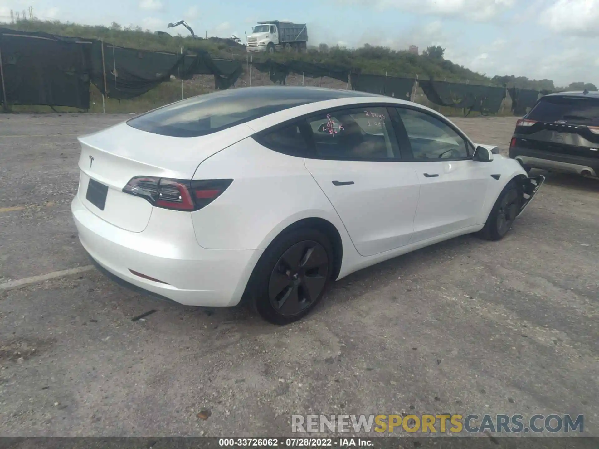 4 Photograph of a damaged car 5YJ3E1EA5MF987028 TESLA MODEL 3 2021