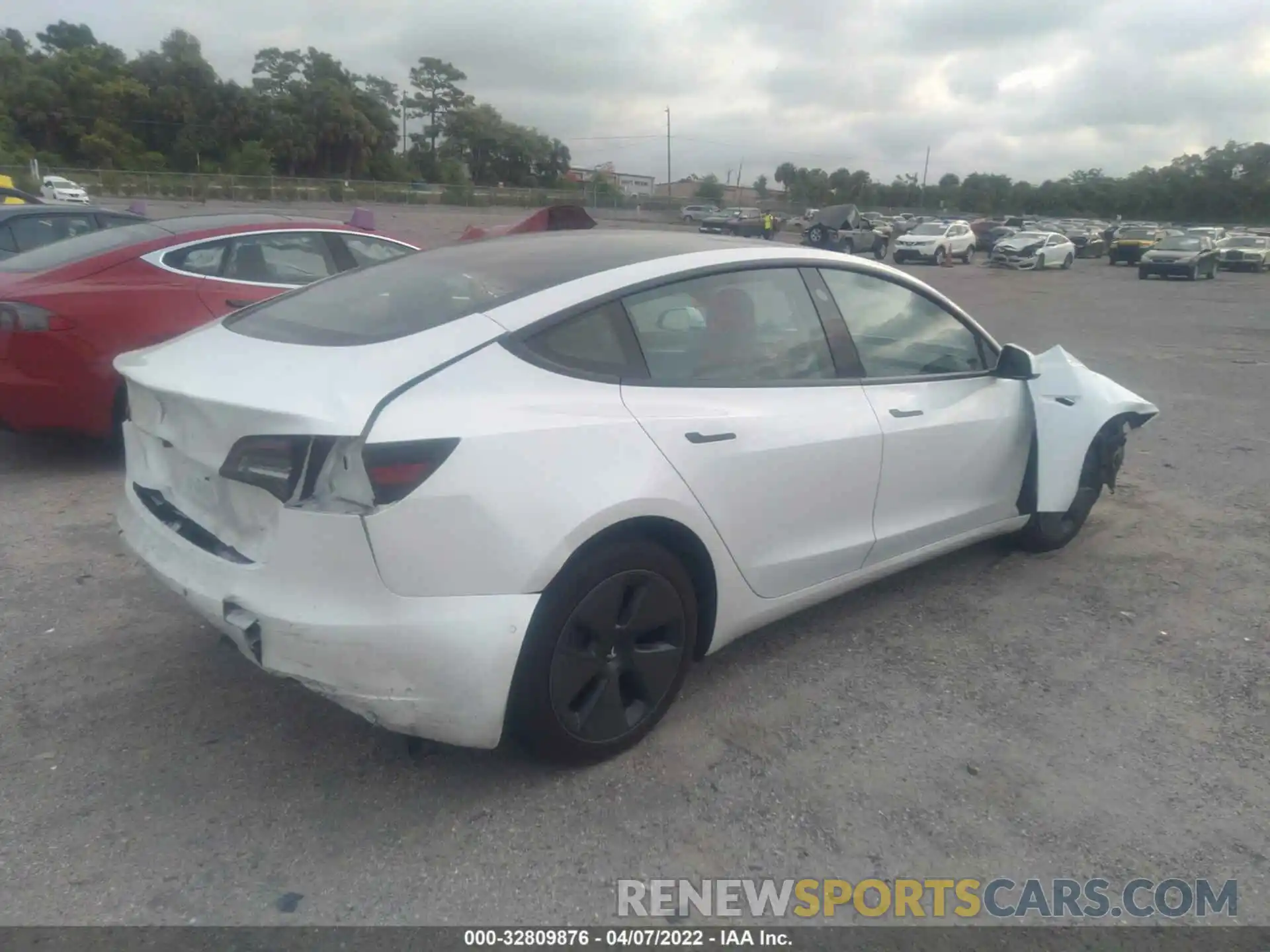 4 Photograph of a damaged car 5YJ3E1EA5MF987076 TESLA MODEL 3 2021