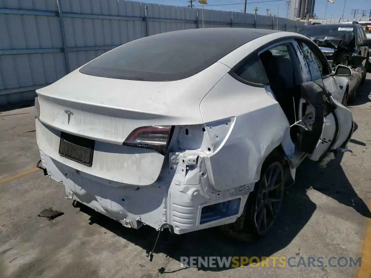 4 Photograph of a damaged car 5YJ3E1EA5MF992505 TESLA MODEL 3 2021