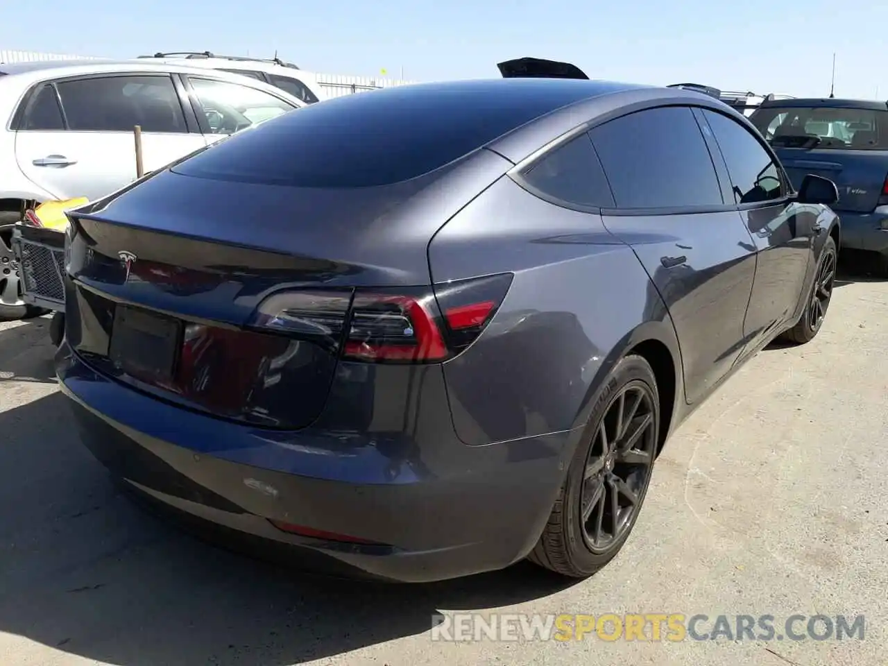 4 Photograph of a damaged car 5YJ3E1EA6MF003336 TESLA MODEL 3 2021