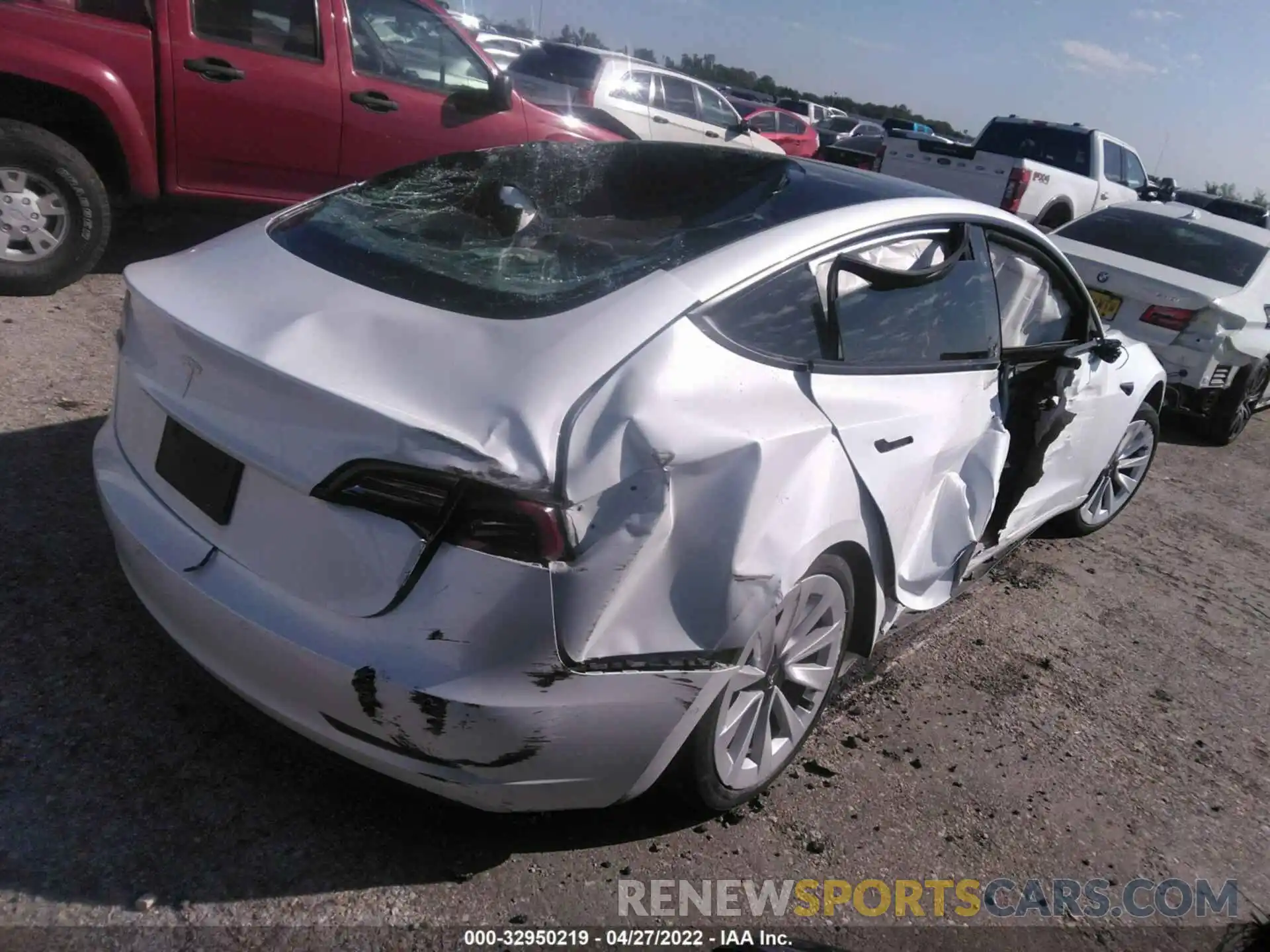 4 Photograph of a damaged car 5YJ3E1EA6MF032285 TESLA MODEL 3 2021