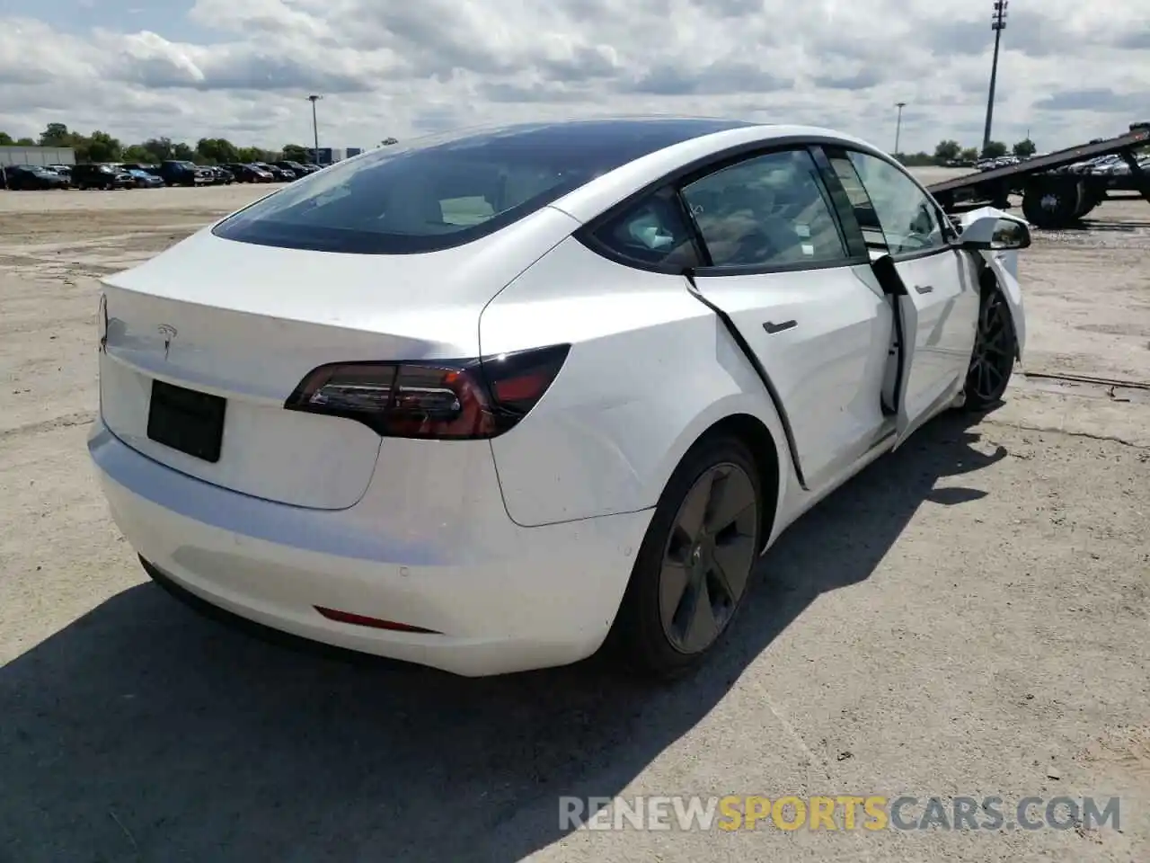 4 Photograph of a damaged car 5YJ3E1EA6MF045621 TESLA MODEL 3 2021