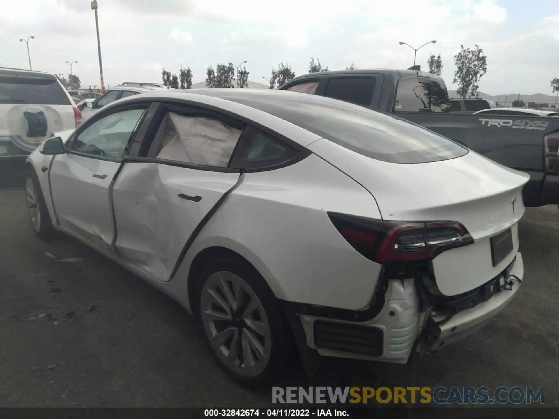 3 Photograph of a damaged car 5YJ3E1EA6MF067814 TESLA MODEL 3 2021