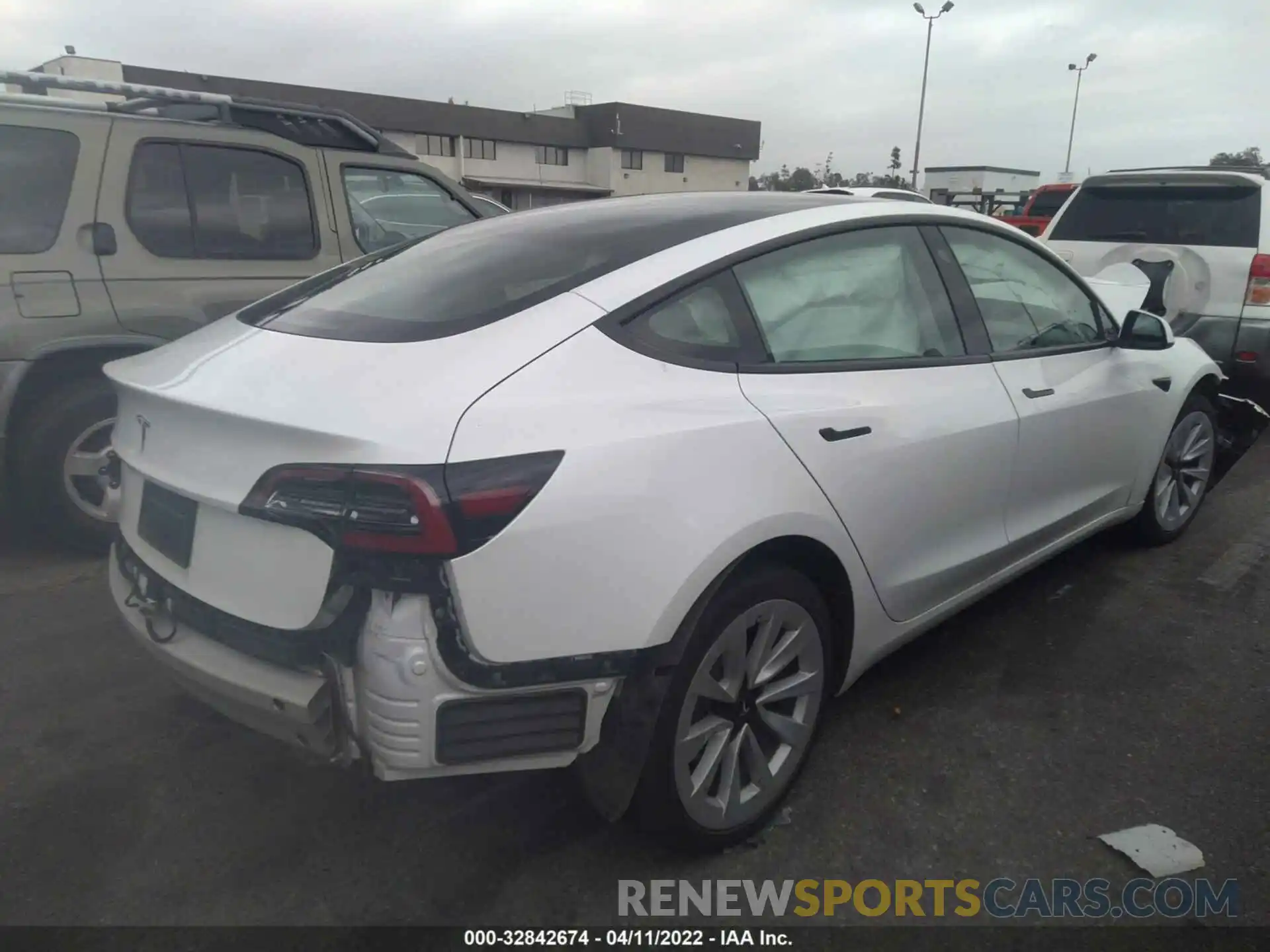 4 Photograph of a damaged car 5YJ3E1EA6MF067814 TESLA MODEL 3 2021