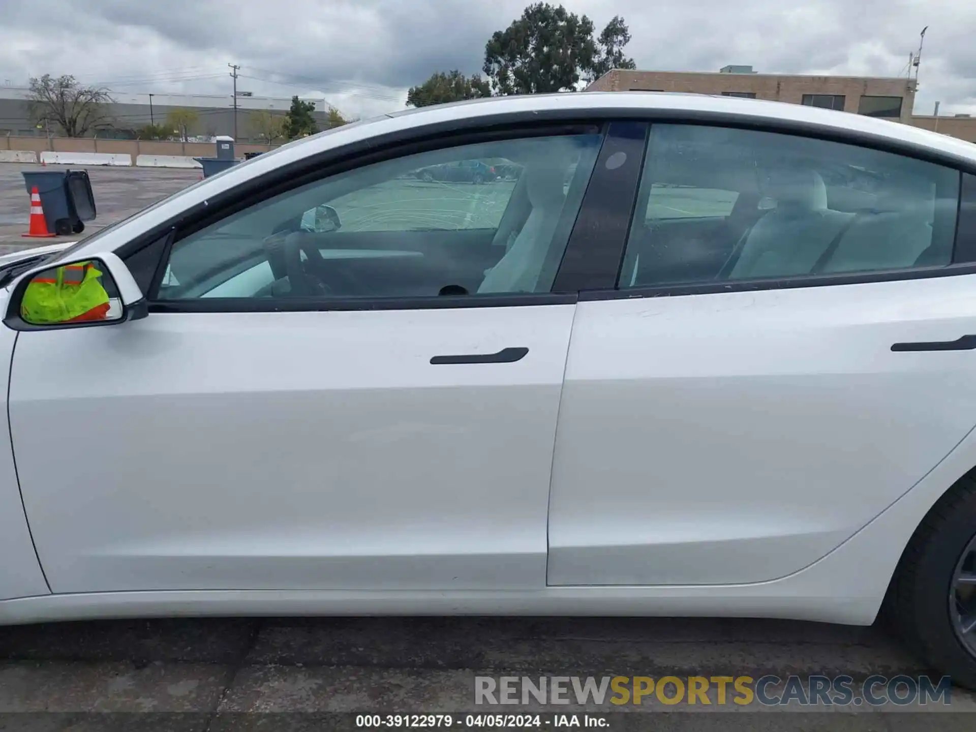 15 Photograph of a damaged car 5YJ3E1EA6MF071703 TESLA MODEL 3 2021