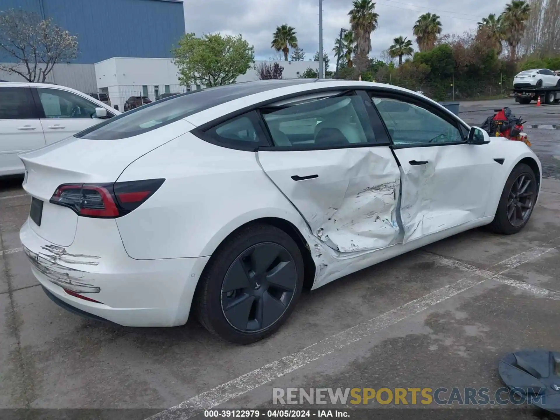 4 Photograph of a damaged car 5YJ3E1EA6MF071703 TESLA MODEL 3 2021