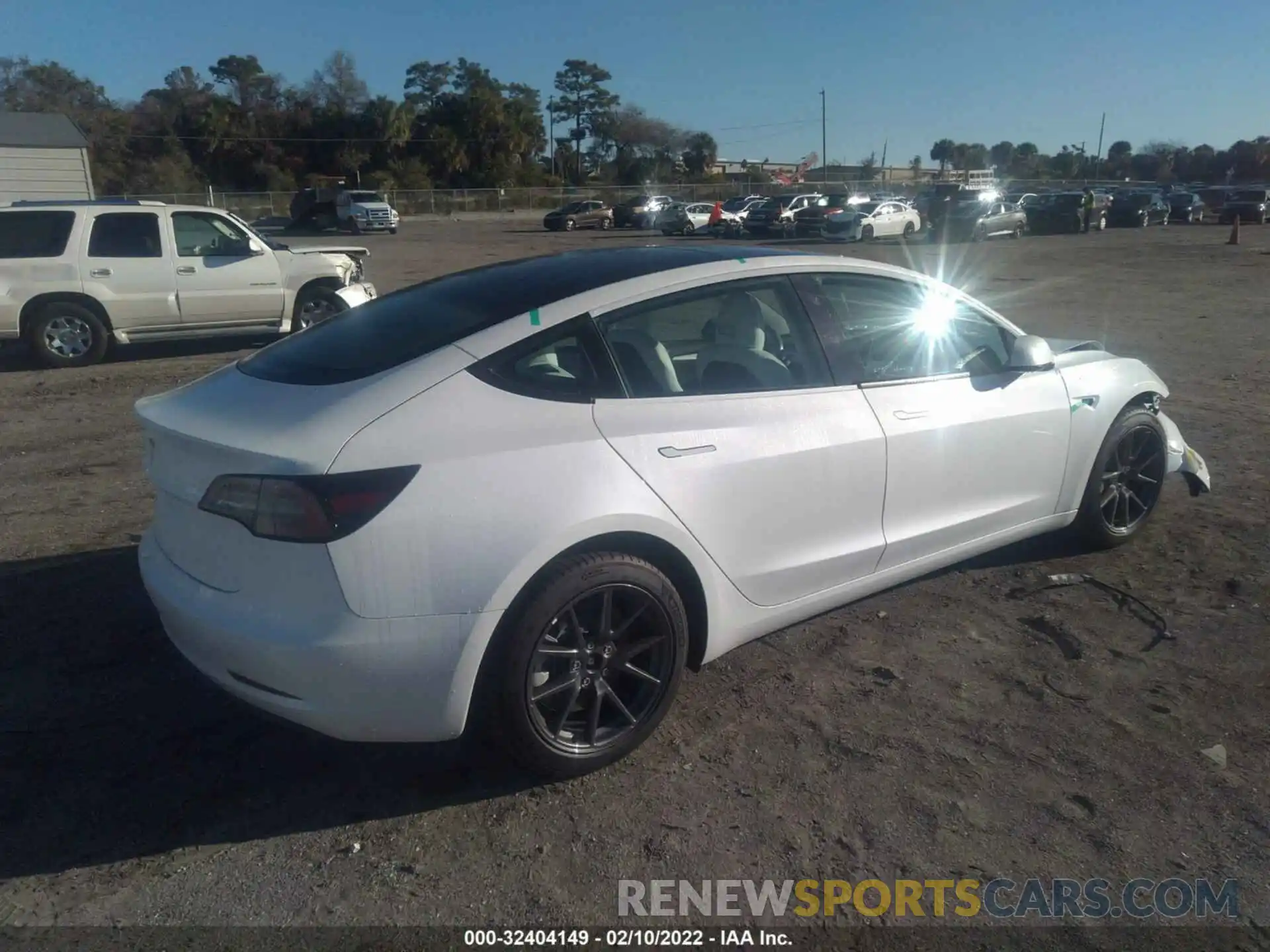 4 Photograph of a damaged car 5YJ3E1EA6MF083270 TESLA MODEL 3 2021