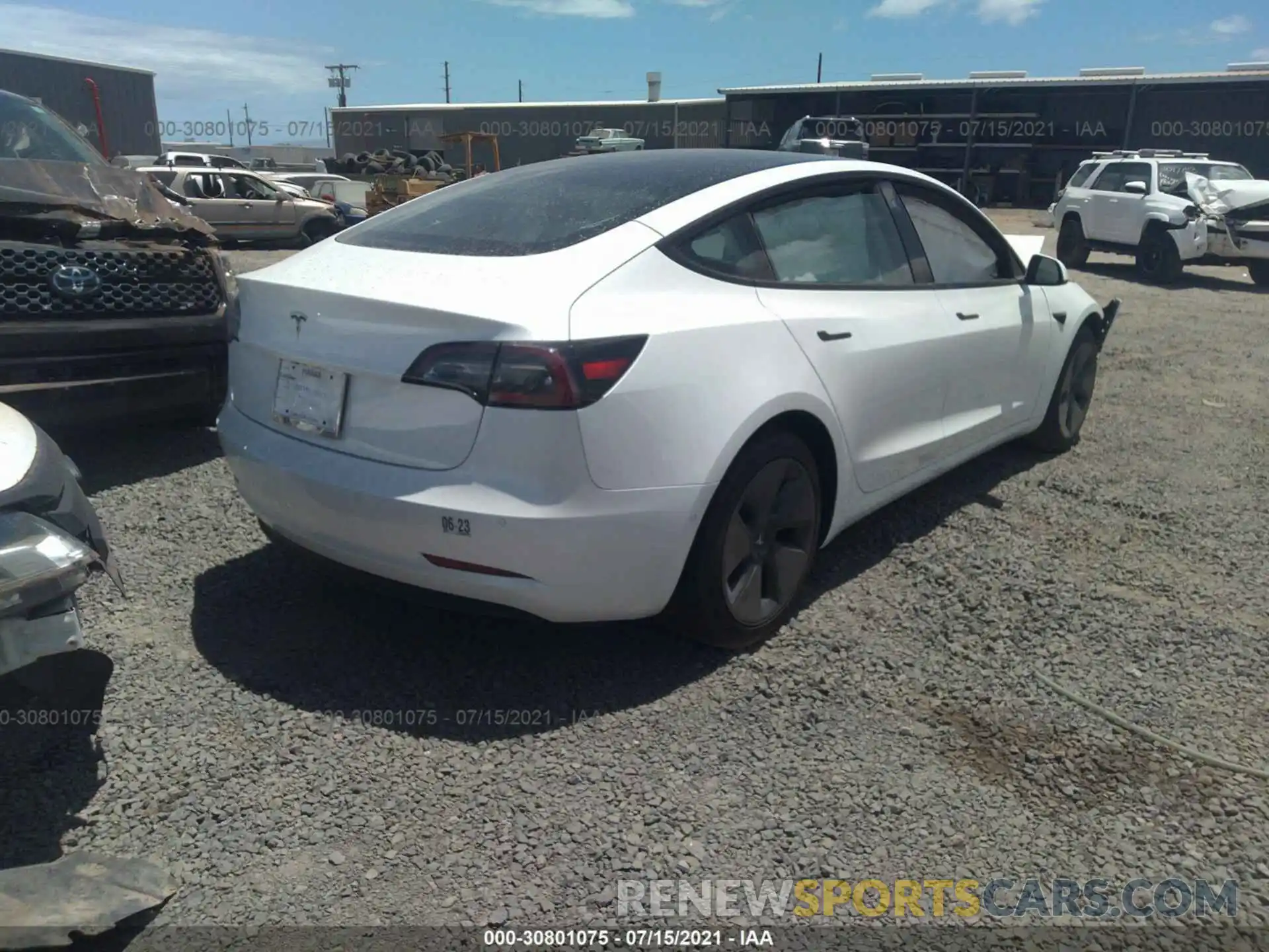 4 Photograph of a damaged car 5YJ3E1EA6MF973204 TESLA MODEL 3 2021