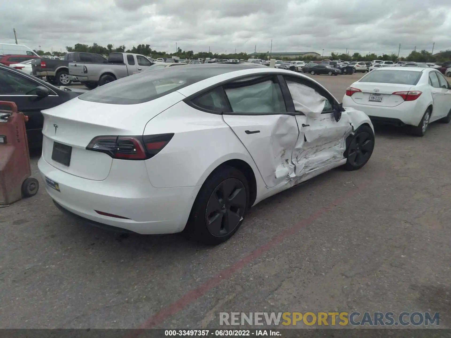 4 Photograph of a damaged car 5YJ3E1EA7MF017195 TESLA MODEL 3 2021