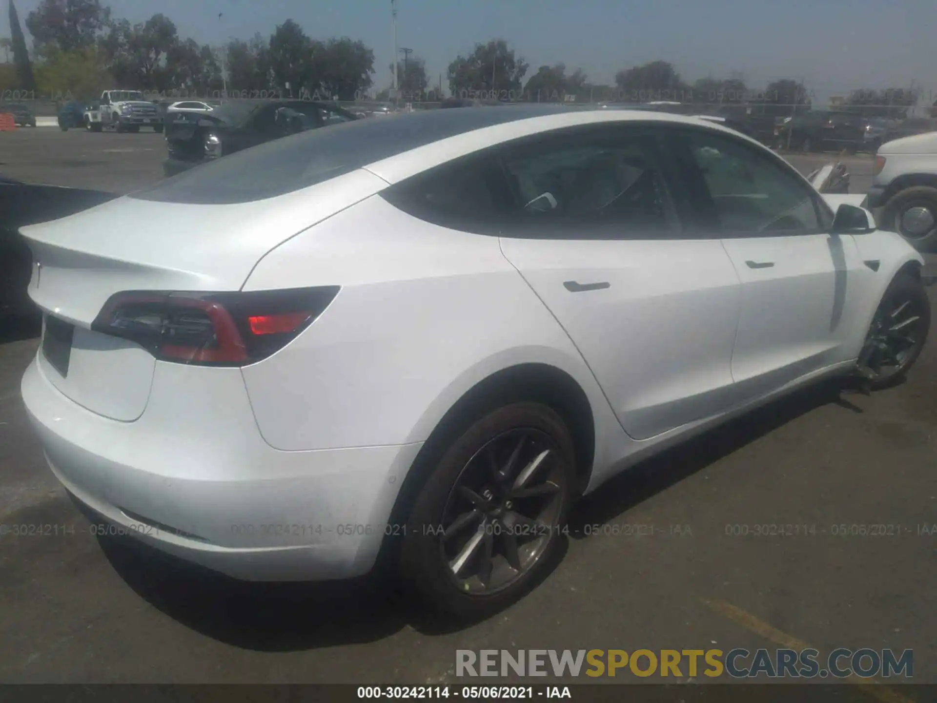 4 Photograph of a damaged car 5YJ3E1EA7MF858871 TESLA MODEL 3 2021