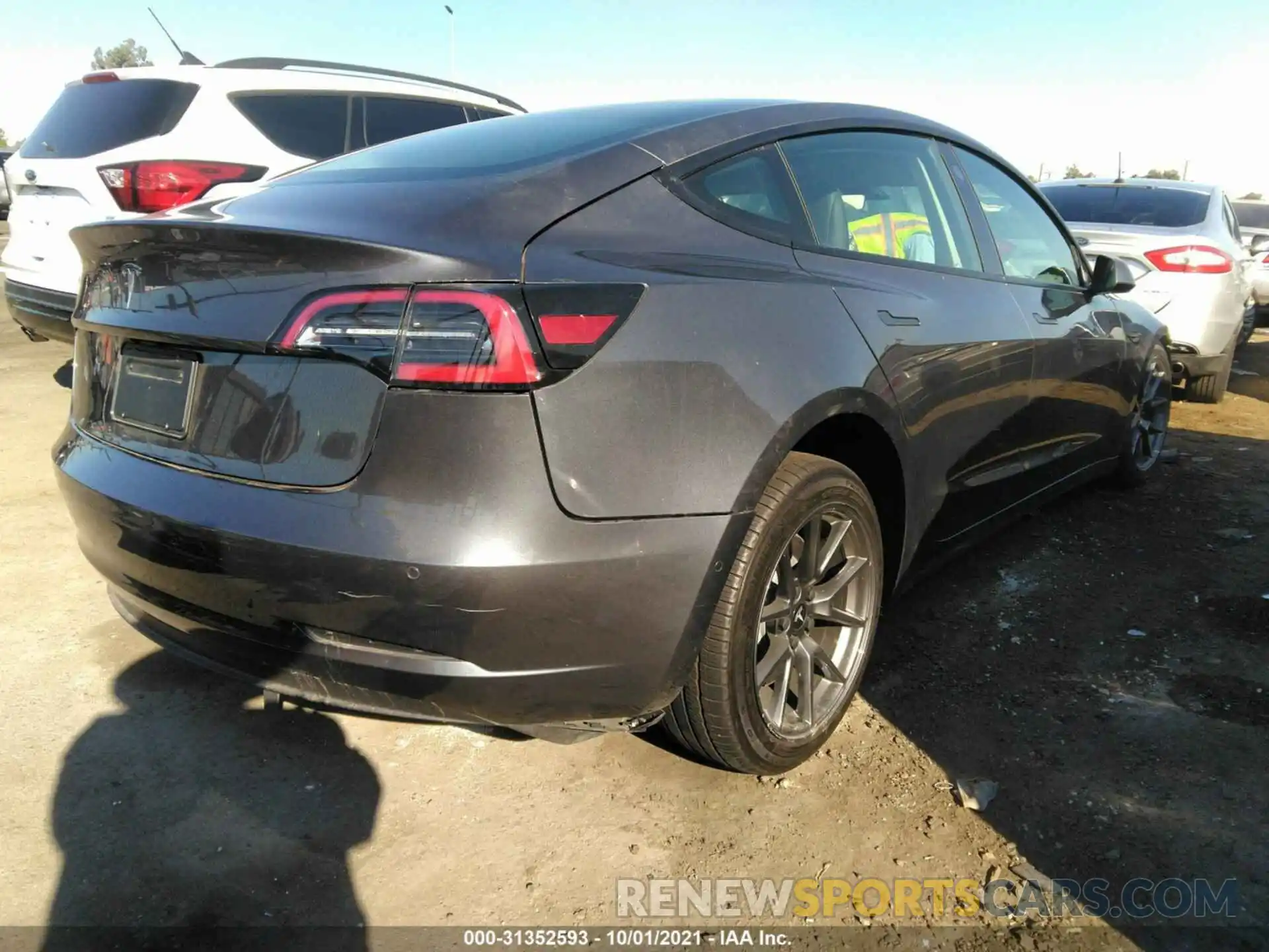 4 Фотография поврежденного автомобиля 5YJ3E1EA7MF876013 TESLA MODEL 3 2021