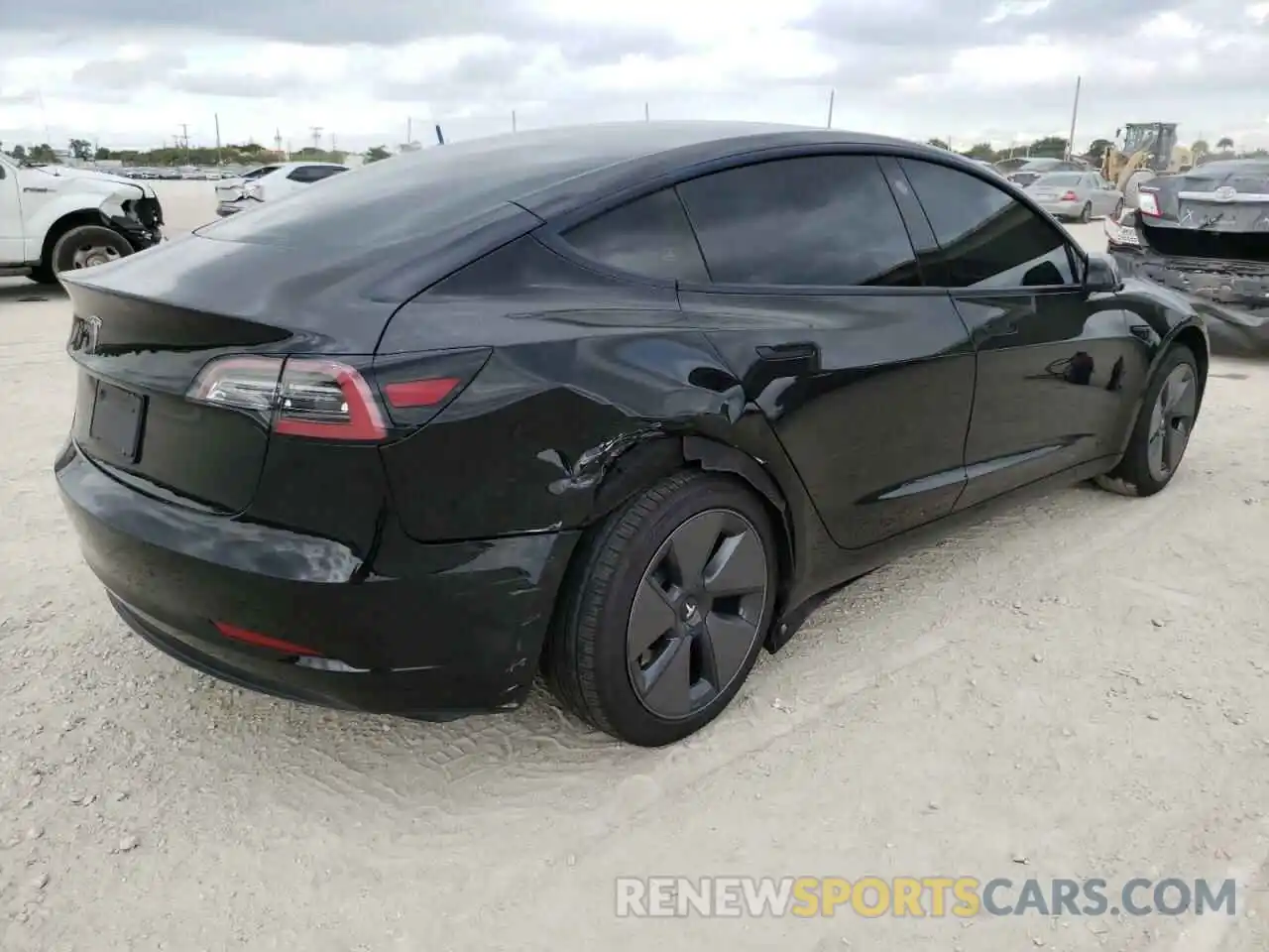 4 Photograph of a damaged car 5YJ3E1EA7MF922262 TESLA MODEL 3 2021