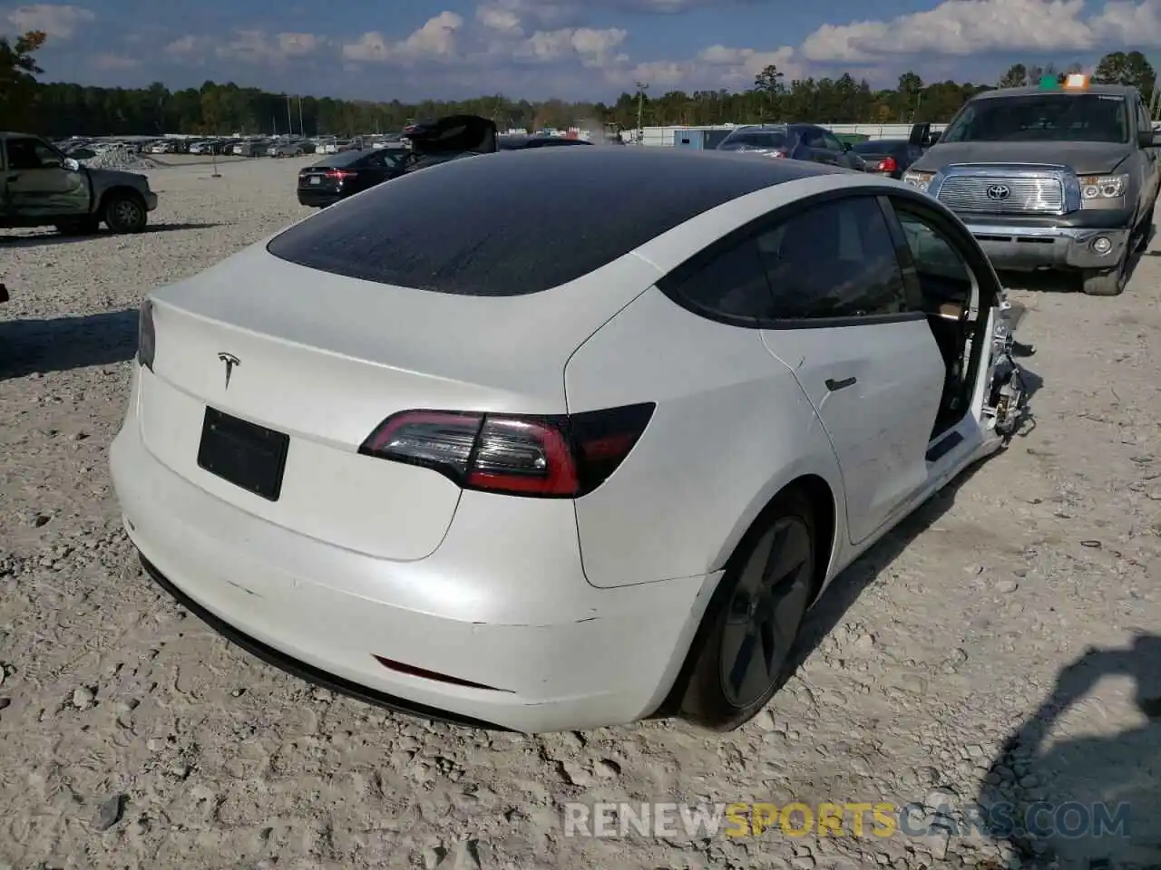 4 Photograph of a damaged car 5YJ3E1EA8MF075784 TESLA MODEL 3 2021