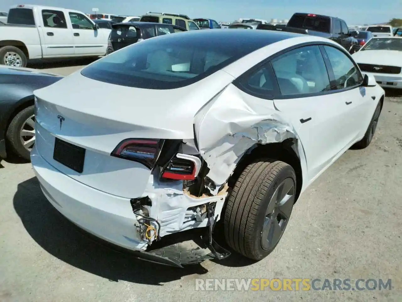 4 Photograph of a damaged car 5YJ3E1EA8MF089944 TESLA MODEL 3 2021